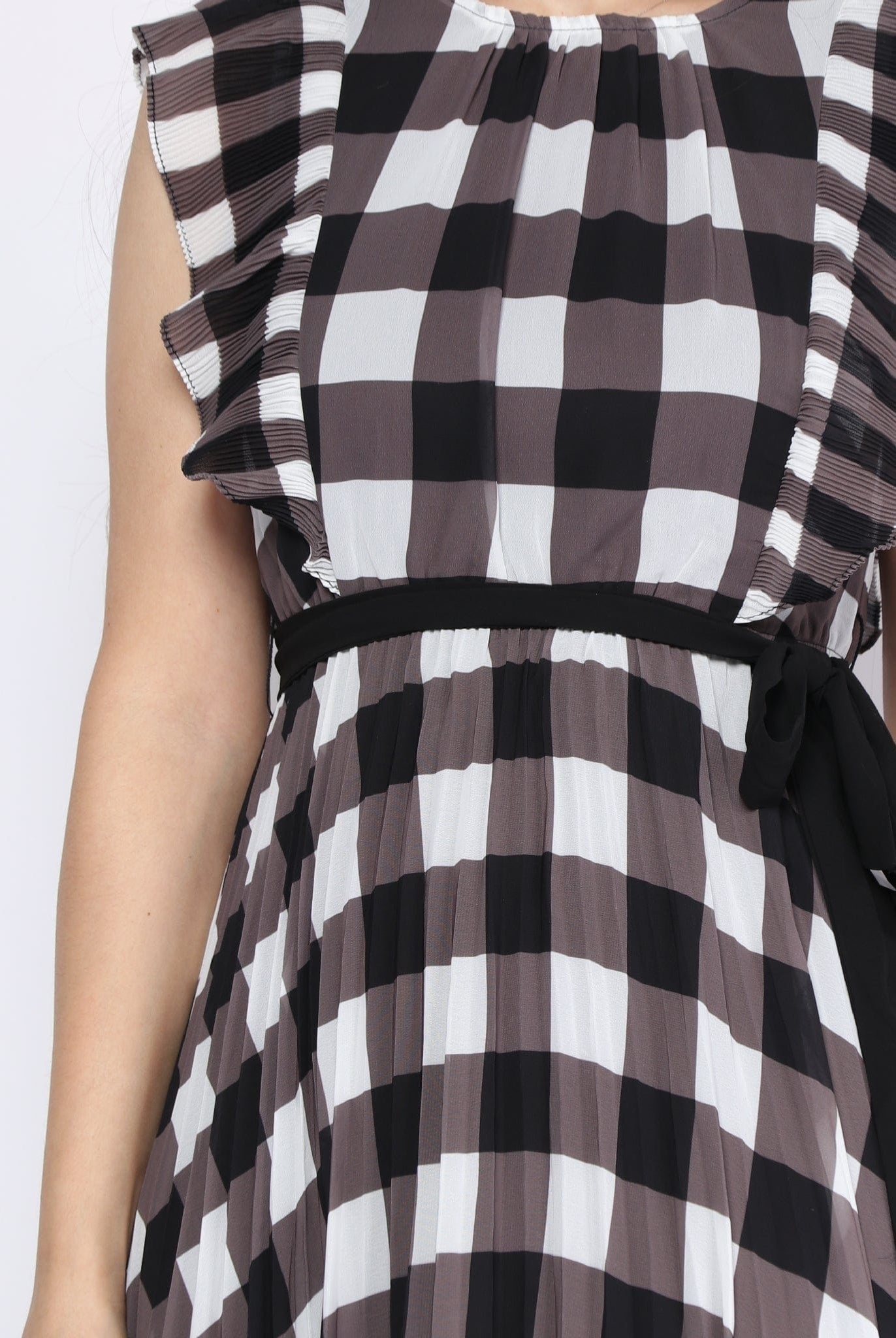 نتشي فستان طويل دانتيل طبقتين مزين برفلز على الكتف بدون كم أسود