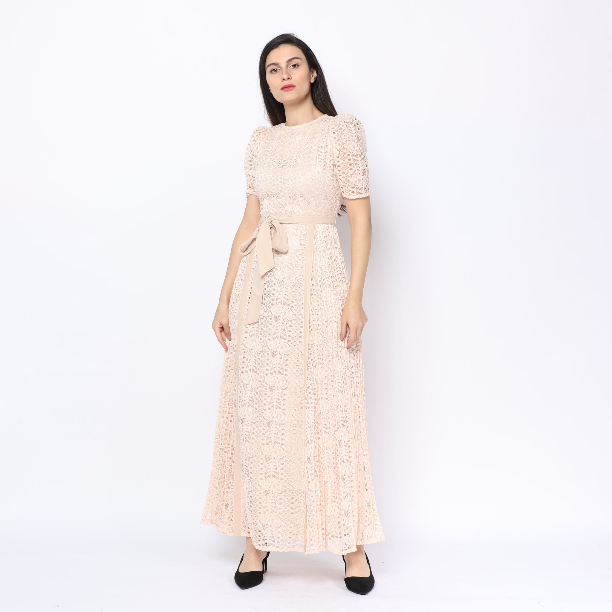 نتشي فستان طويل بأكمام قصيرة مخرم بحزام خصر