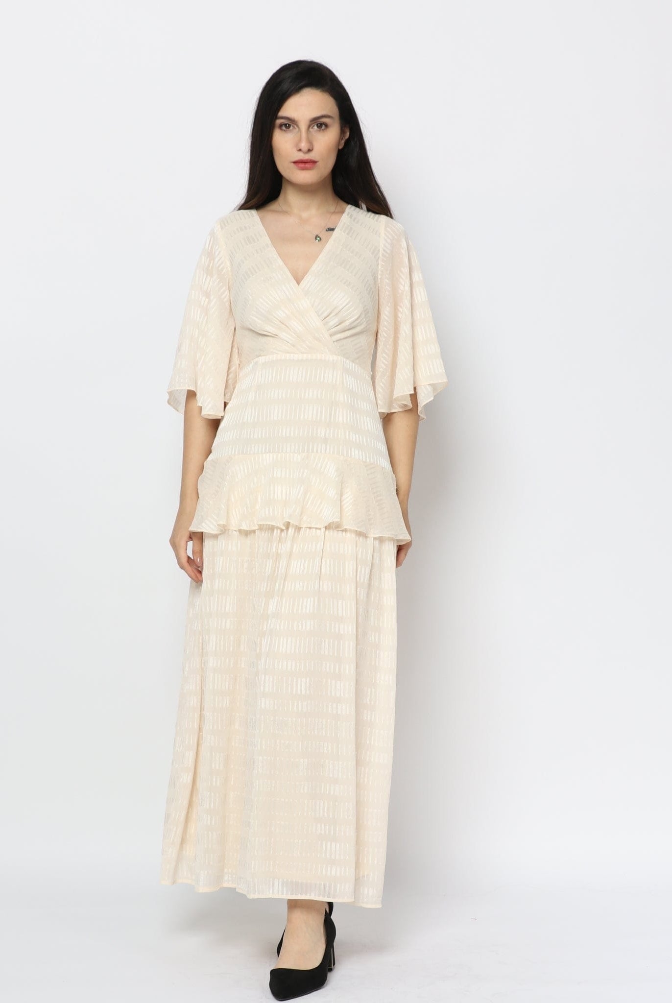 نتشي فستان ماكسي بأكمام باترف وفتحة صدر سبعة