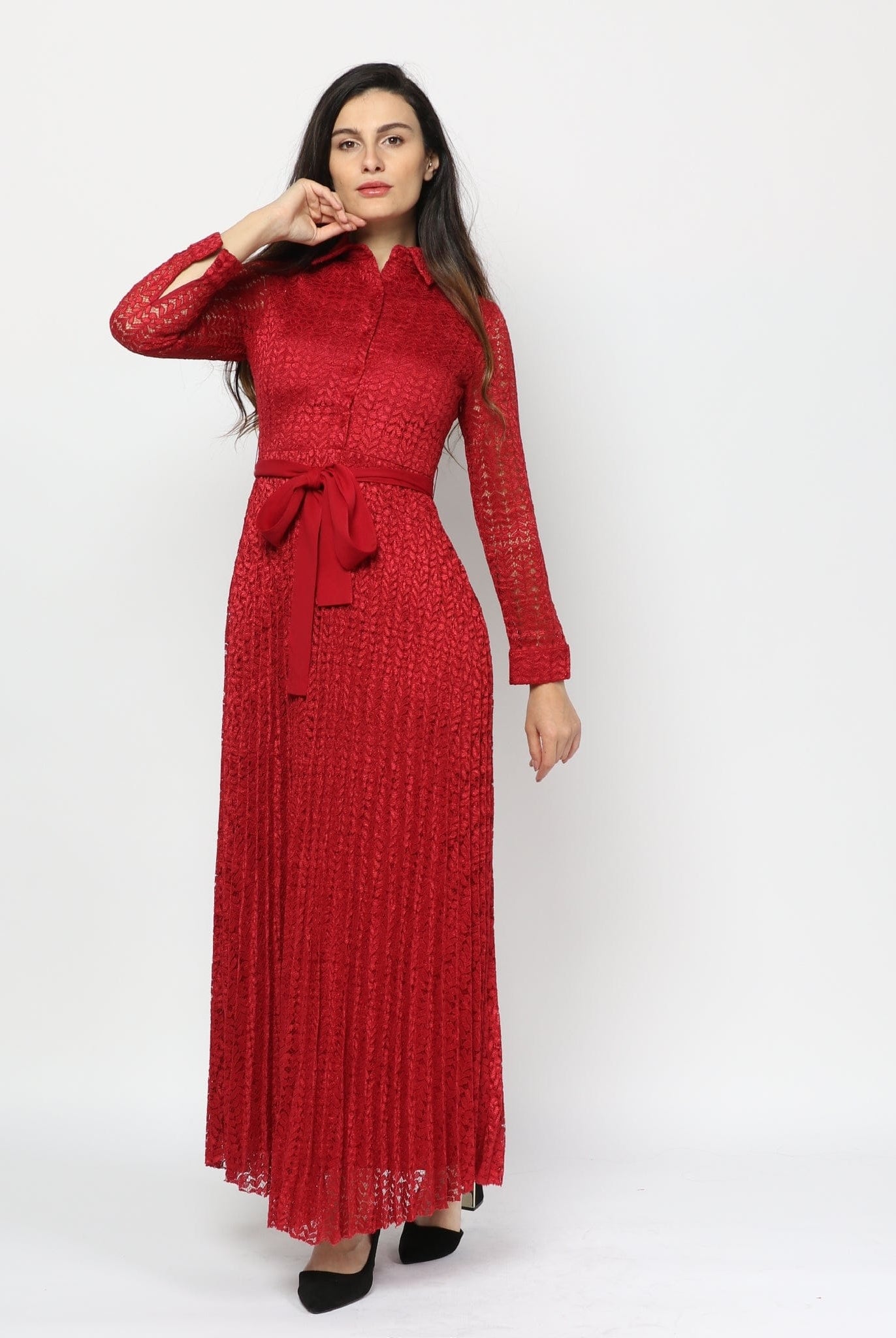 نتشي فستان ماكسي طويل بأكمام مخرمة وياقة