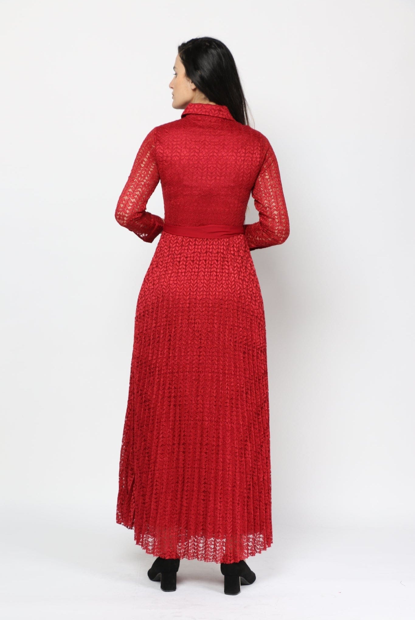 نتشي فستان ماكسي طويل بأكمام مخرمة وياقة