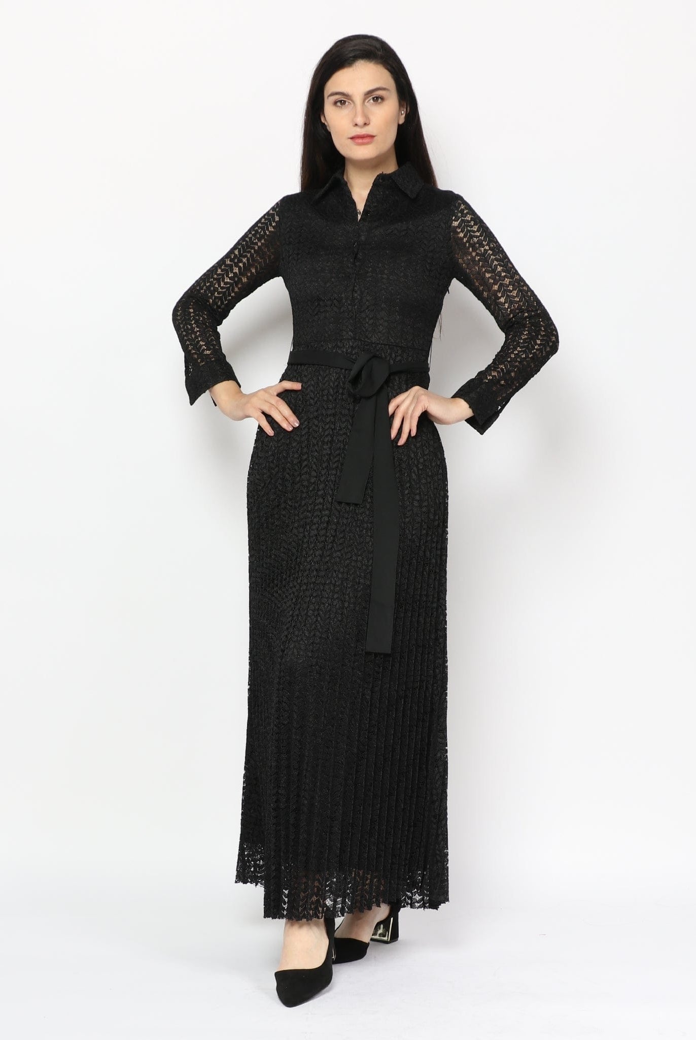 نتشي فستان ماكسي طويل بأكمام مخرمة وياقة