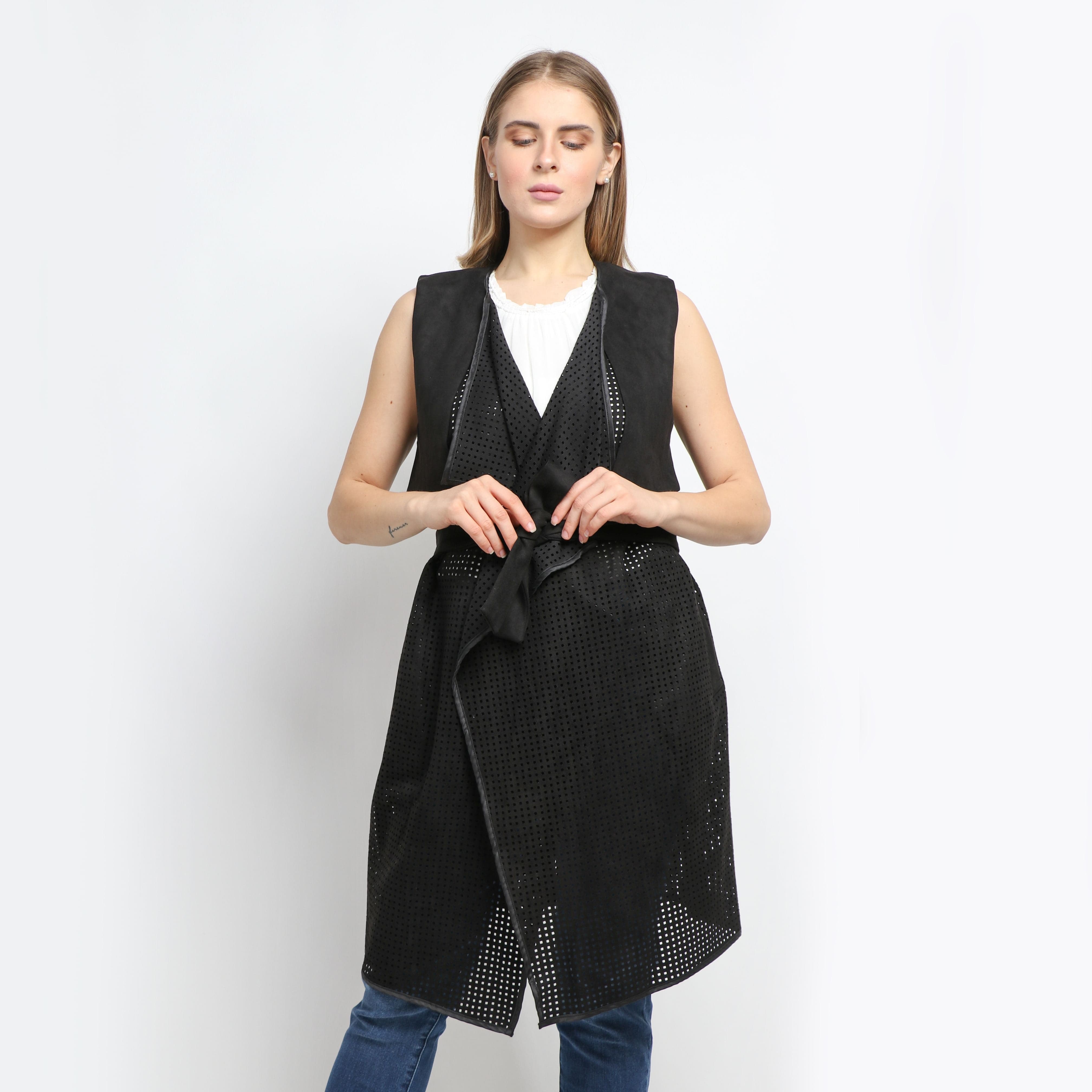 داليدرس فيست طويل مخرم بحزام خصر أسود