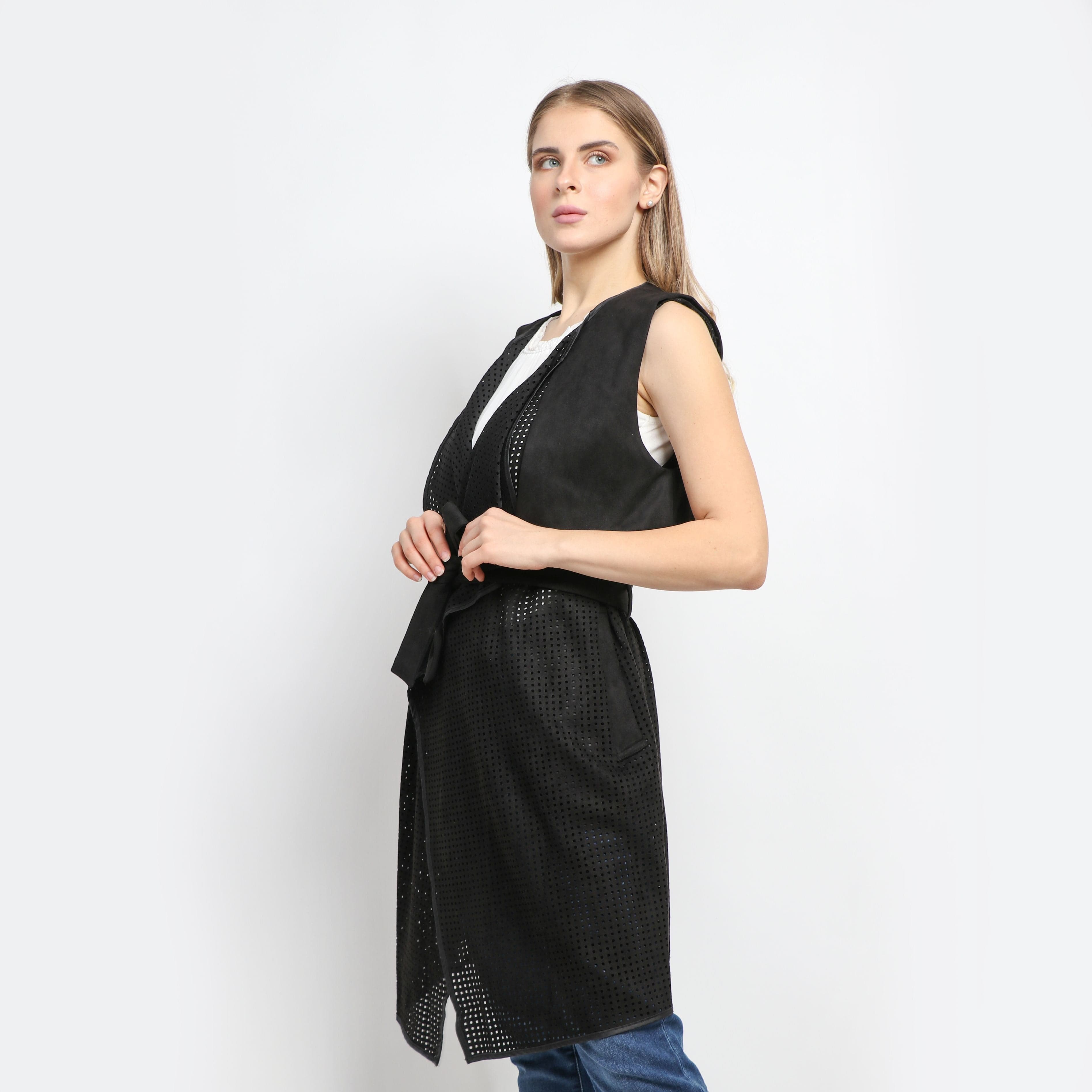 داليدرس فيست طويل مخرم بحزام خصر أسود