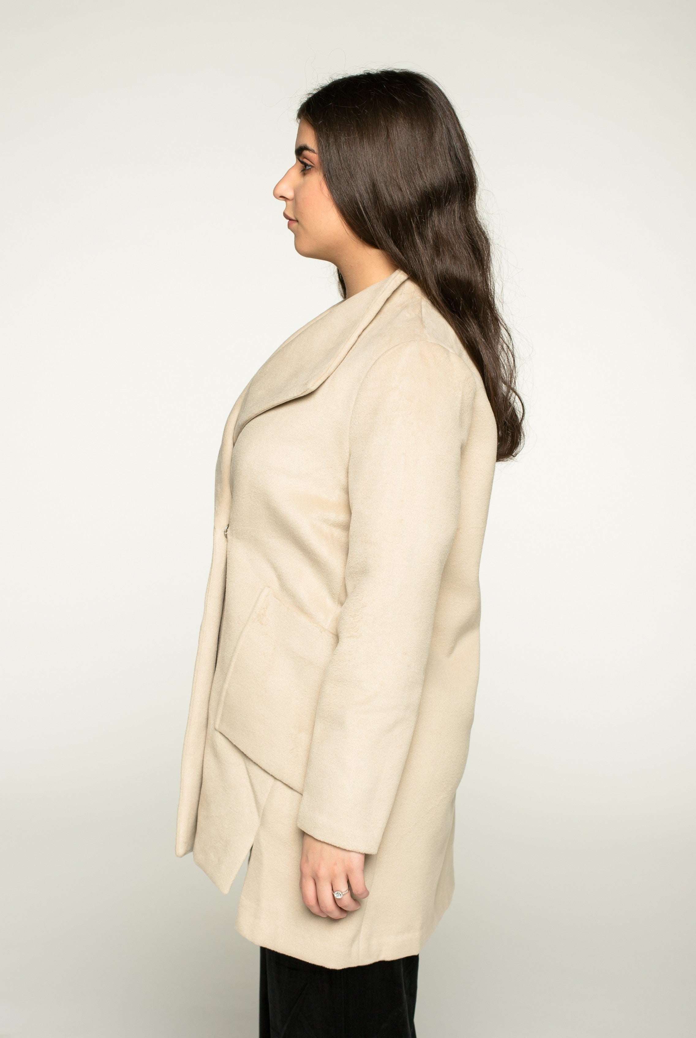 نتشي سترة سادة بجيوب جانبية بأكمام طويلة