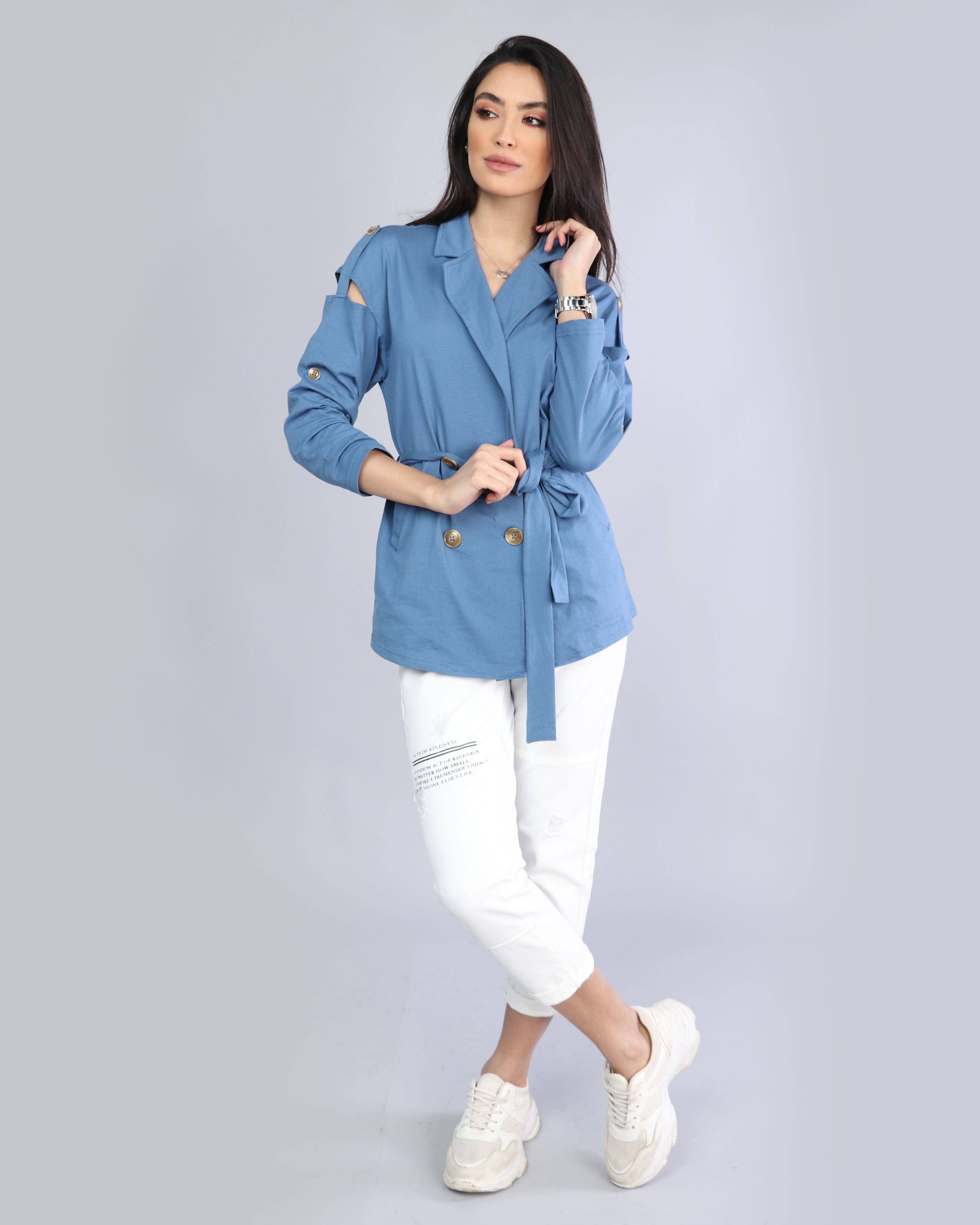 كيتشن جاكيت فورمال بياقة وأزرار أمامية ذهبية وحزام في الوسط كم طويل نسائي