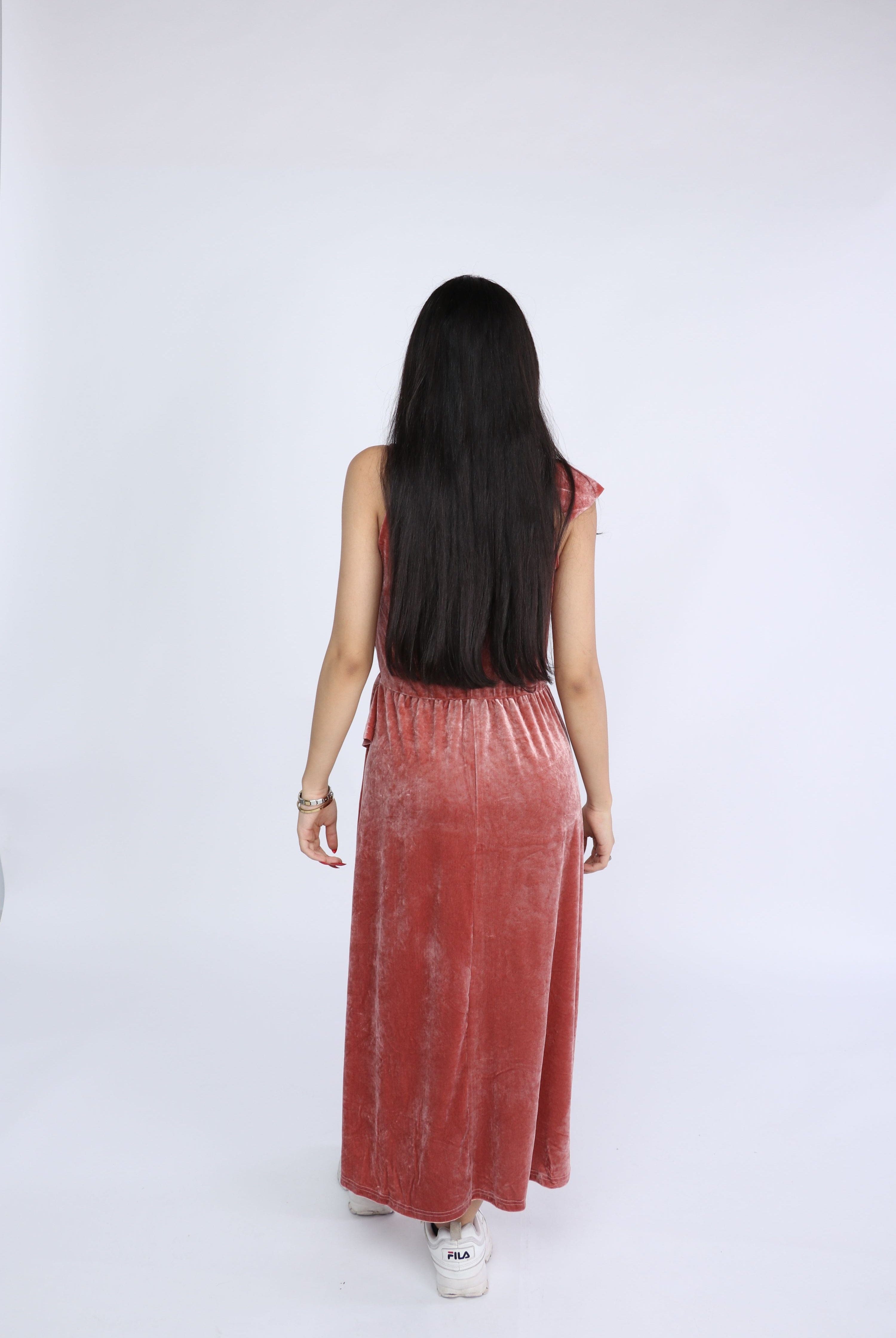 ميكا فستان ميدي بدون أكمام مخمليي ناعم بكلوش