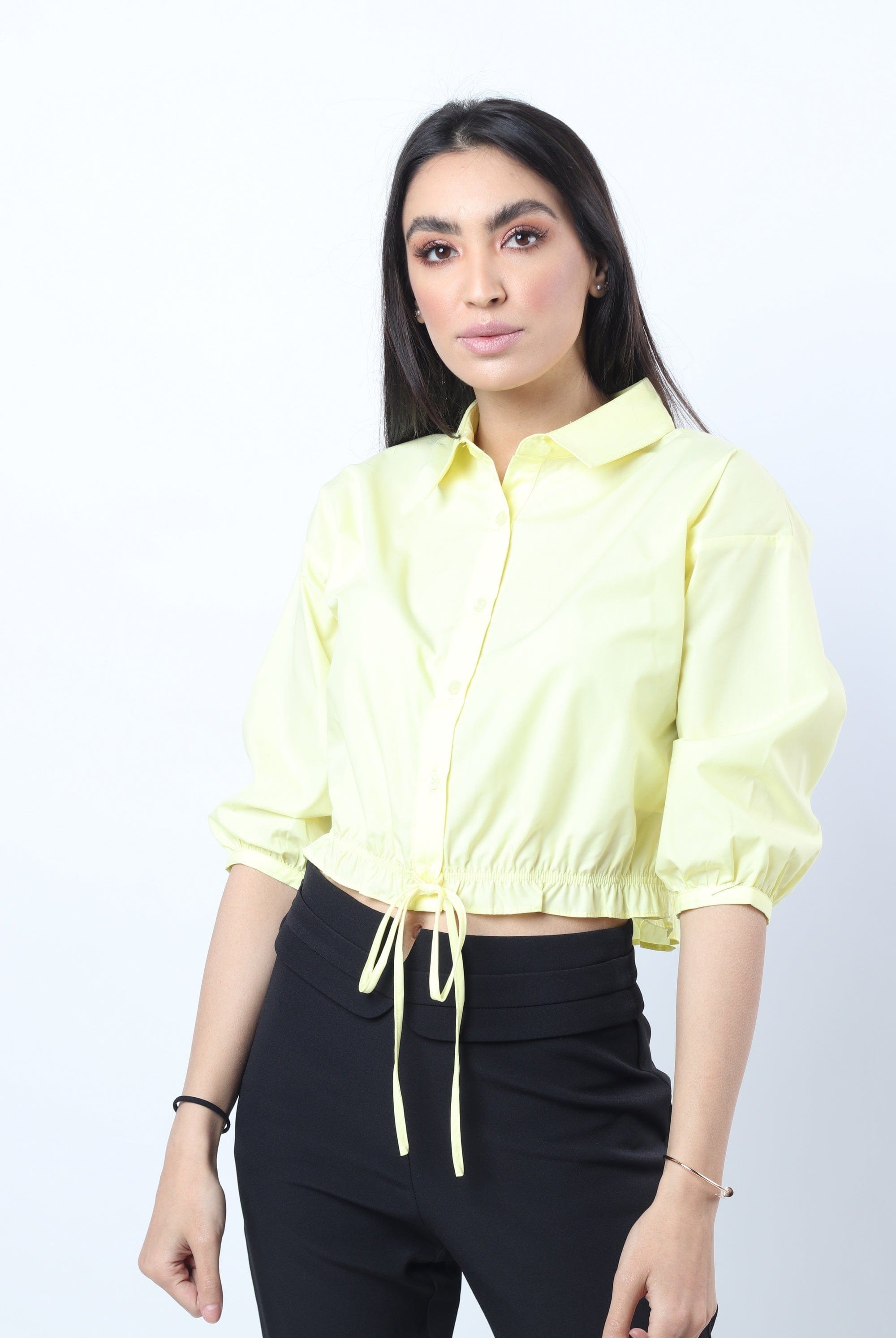 نتشي بلوزة برباط على الخصر بأزرار أمامية وياقة 3/4 كم نسائي