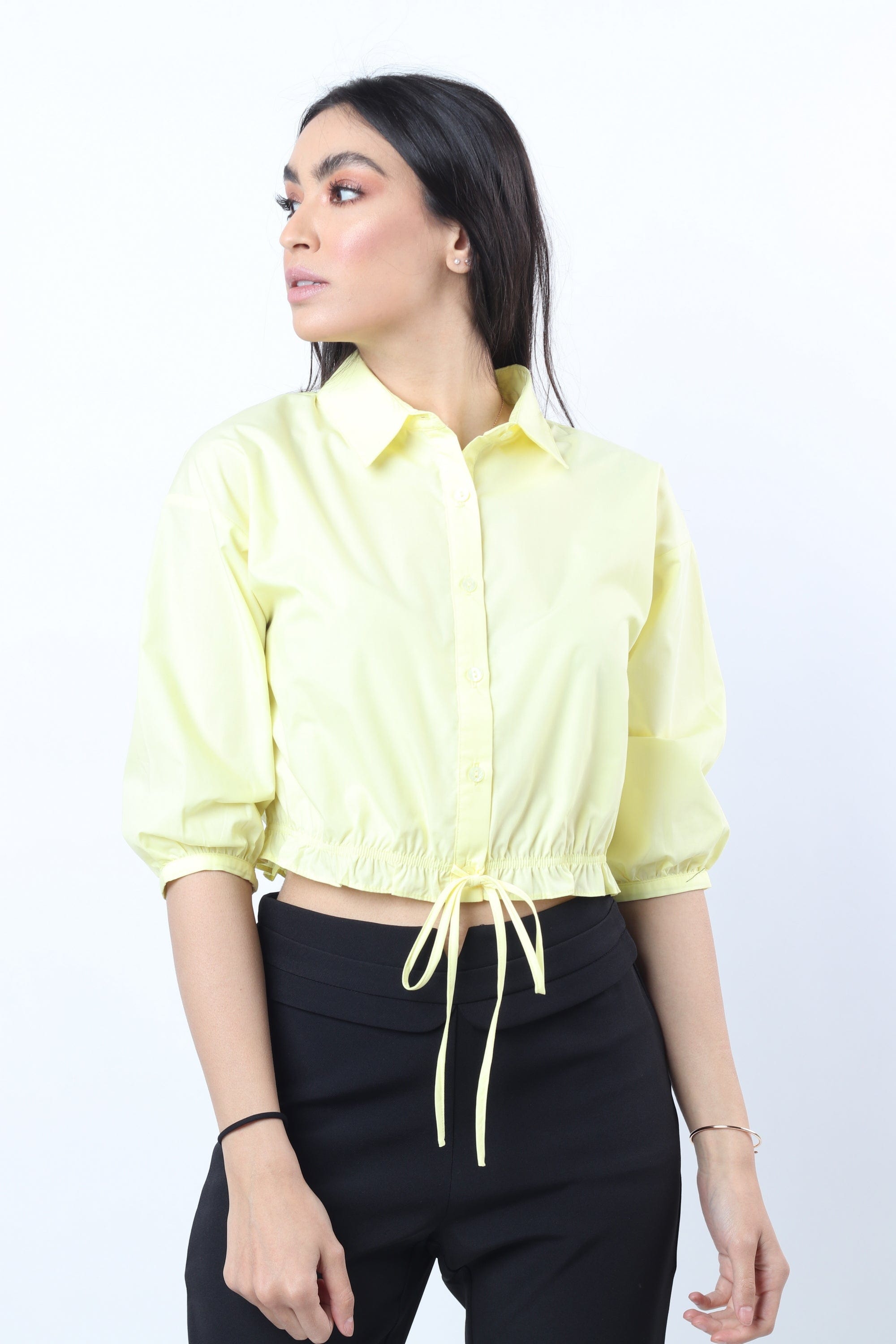 نتشي بلوزة برباط على الخصر بأزرار أمامية وياقة 3/4 كم نسائي