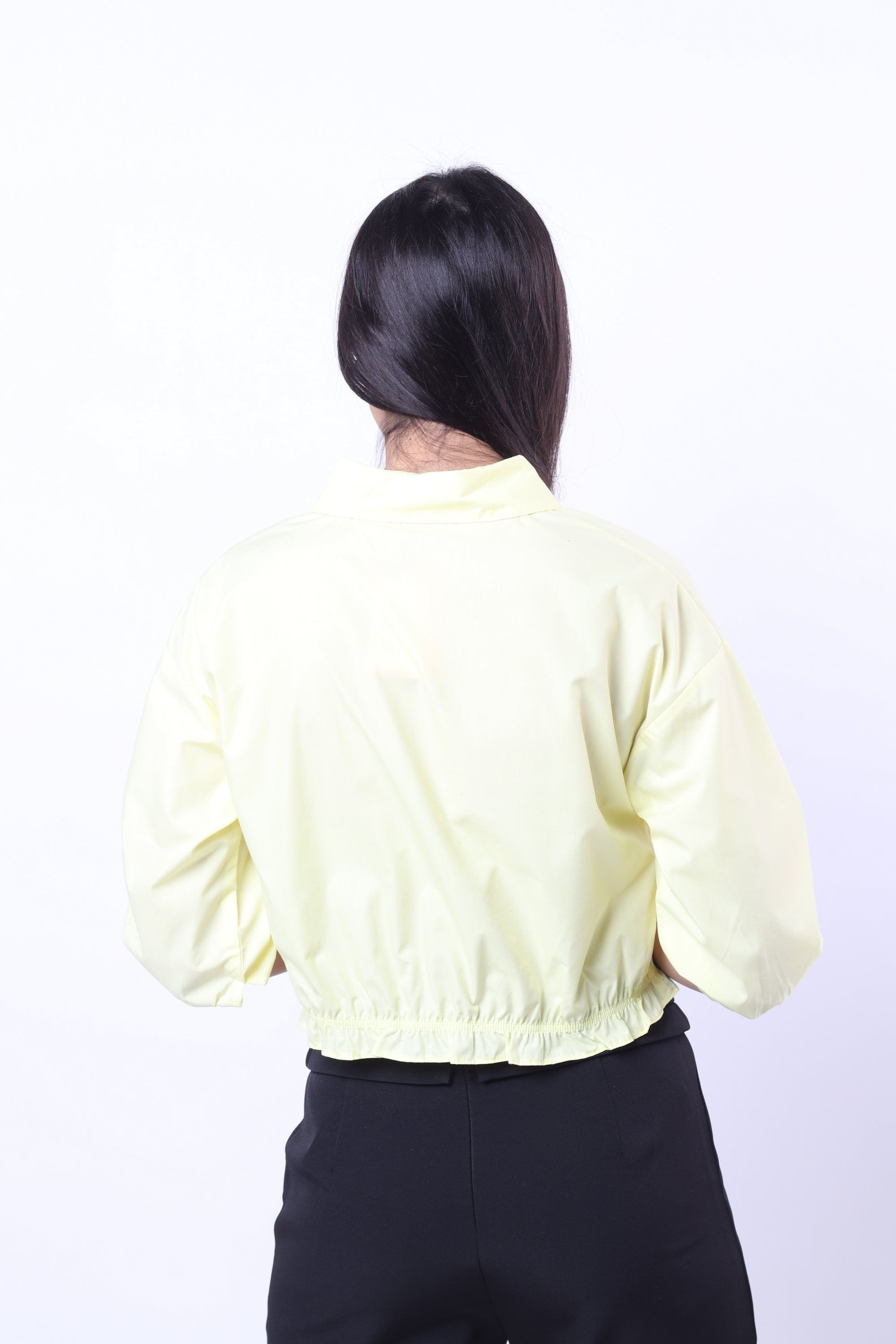 نتشي بلوزة برباط على الخصر بأزرار أمامية وياقة 3/4 كم نسائي