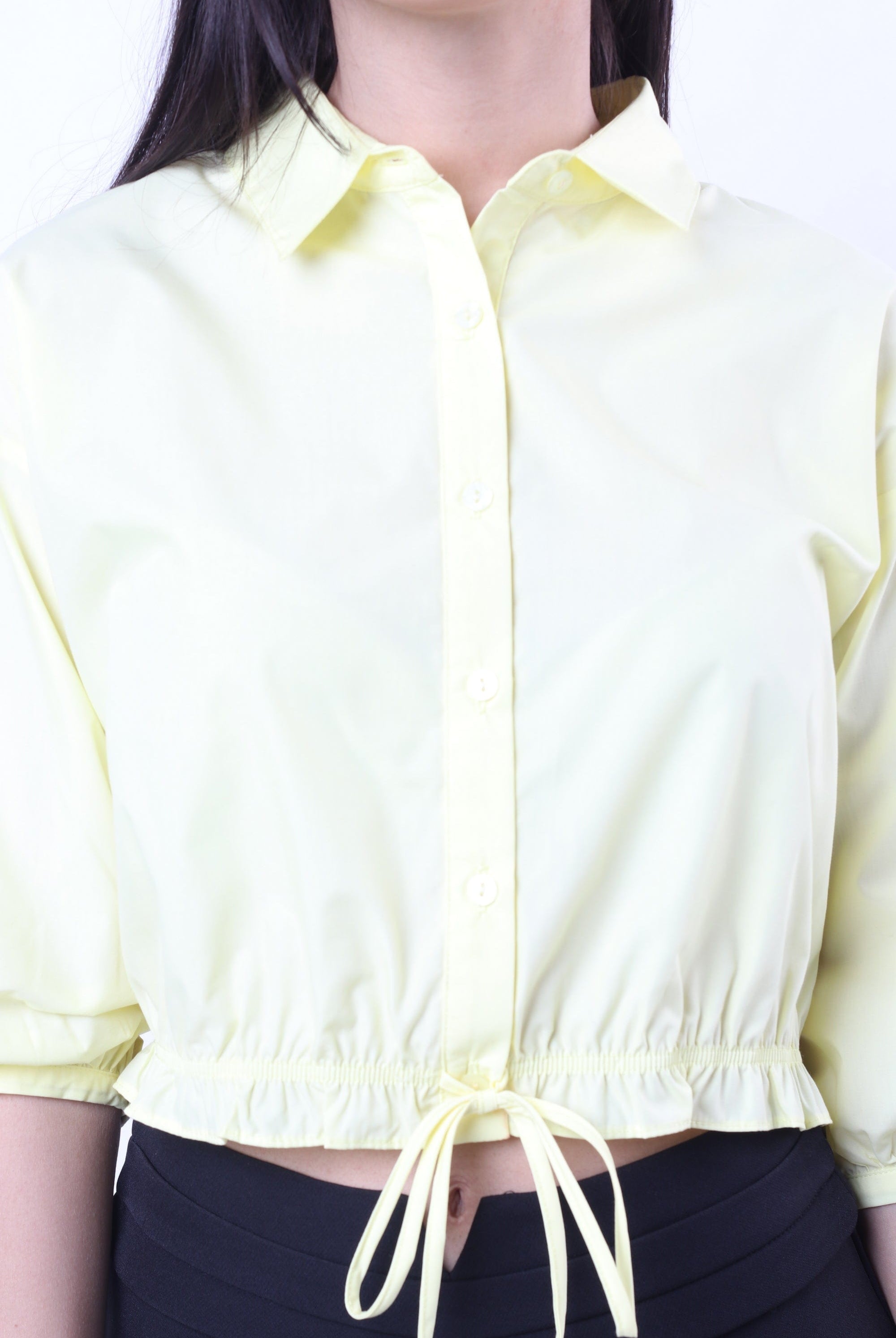 نتشي بلوزة برباط على الخصر بأزرار أمامية وياقة 3/4 كم نسائي