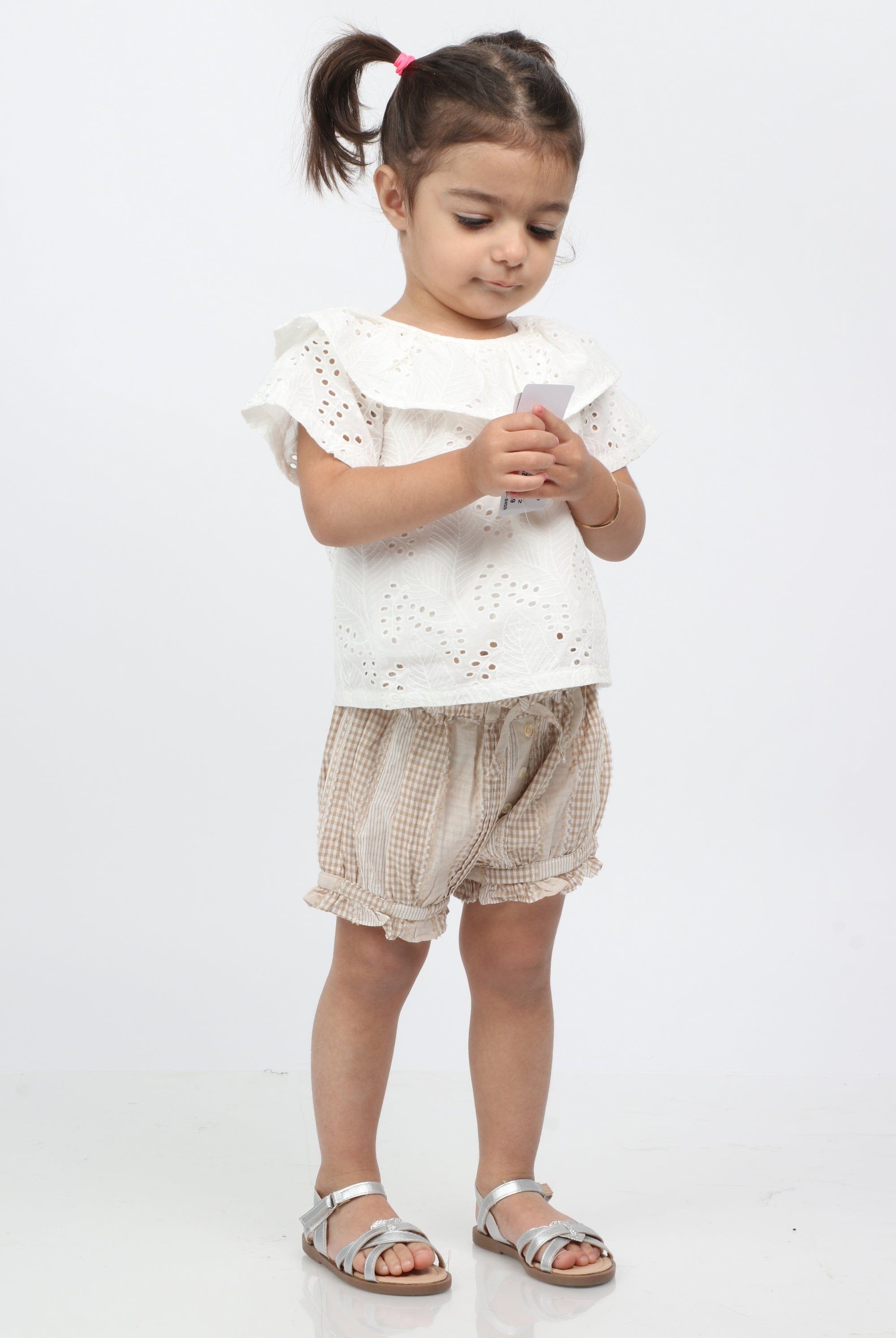 جينجرسنابس شورت بيبي بنات مزين بازرار من الأمام بني