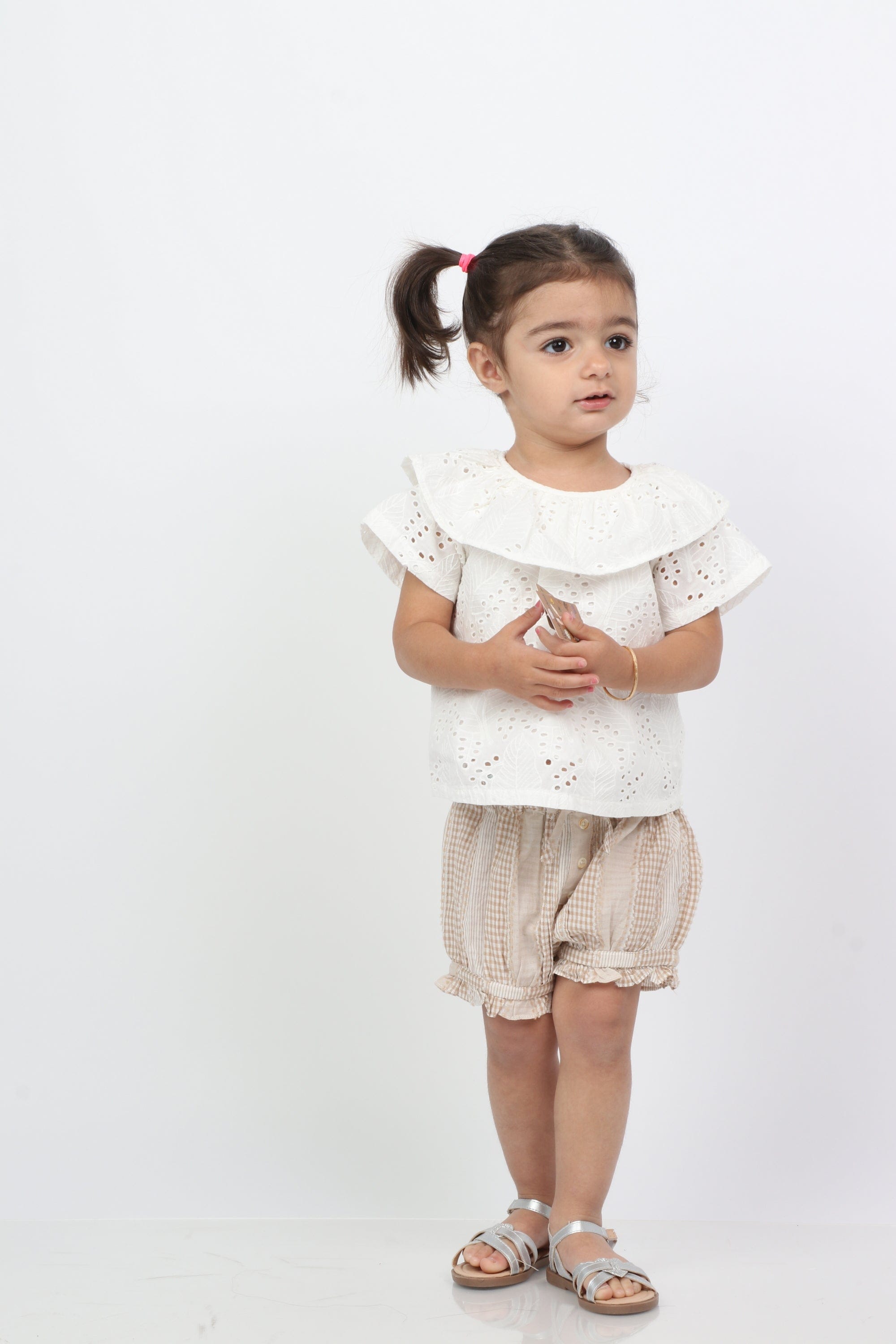 جينجرسنابس شورت بيبي بنات مزين بازرار من الأمام بني