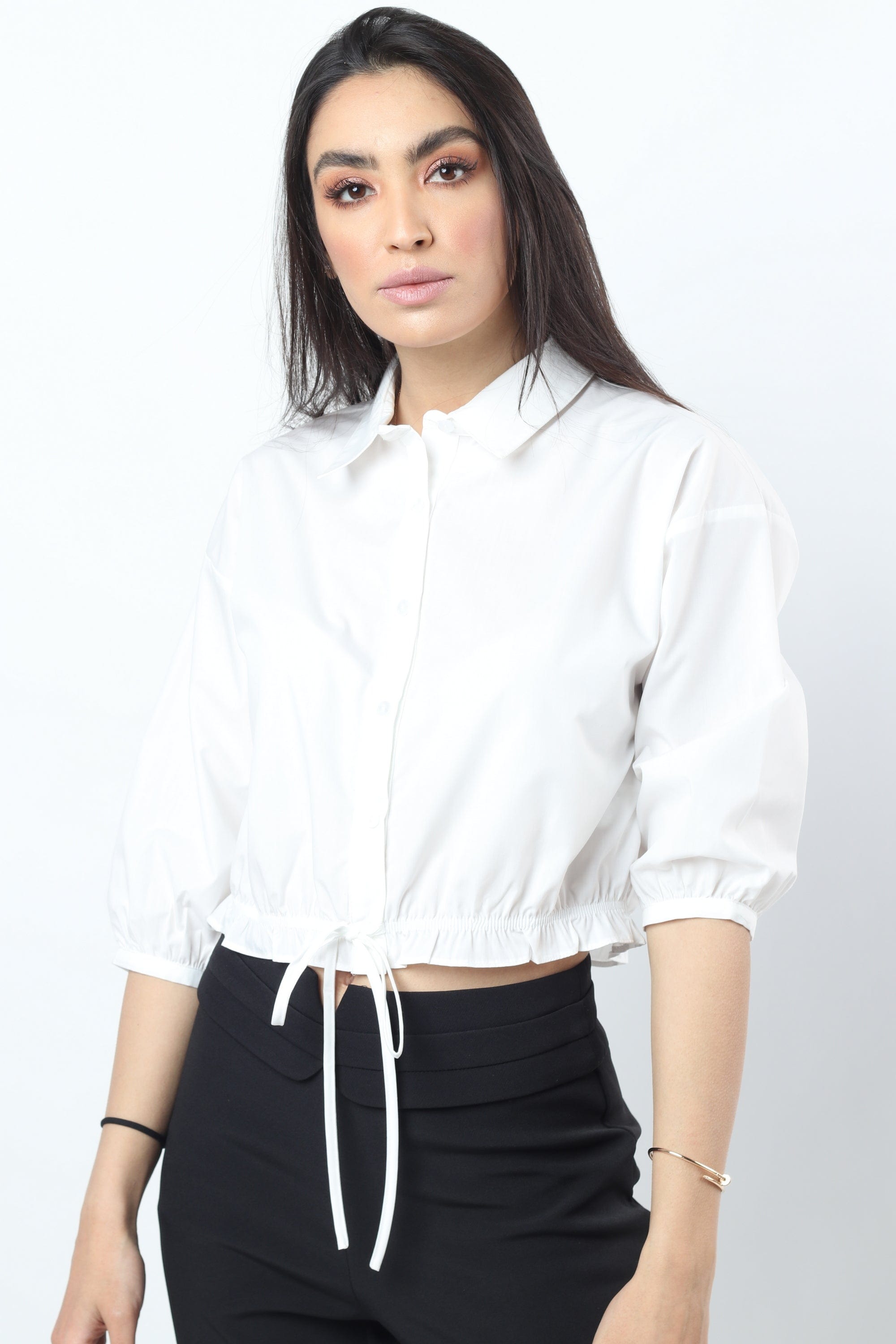 نتشي بلوزة برباط على الخصر بأزرار أمامية وياقة 3/4 كم نسائي