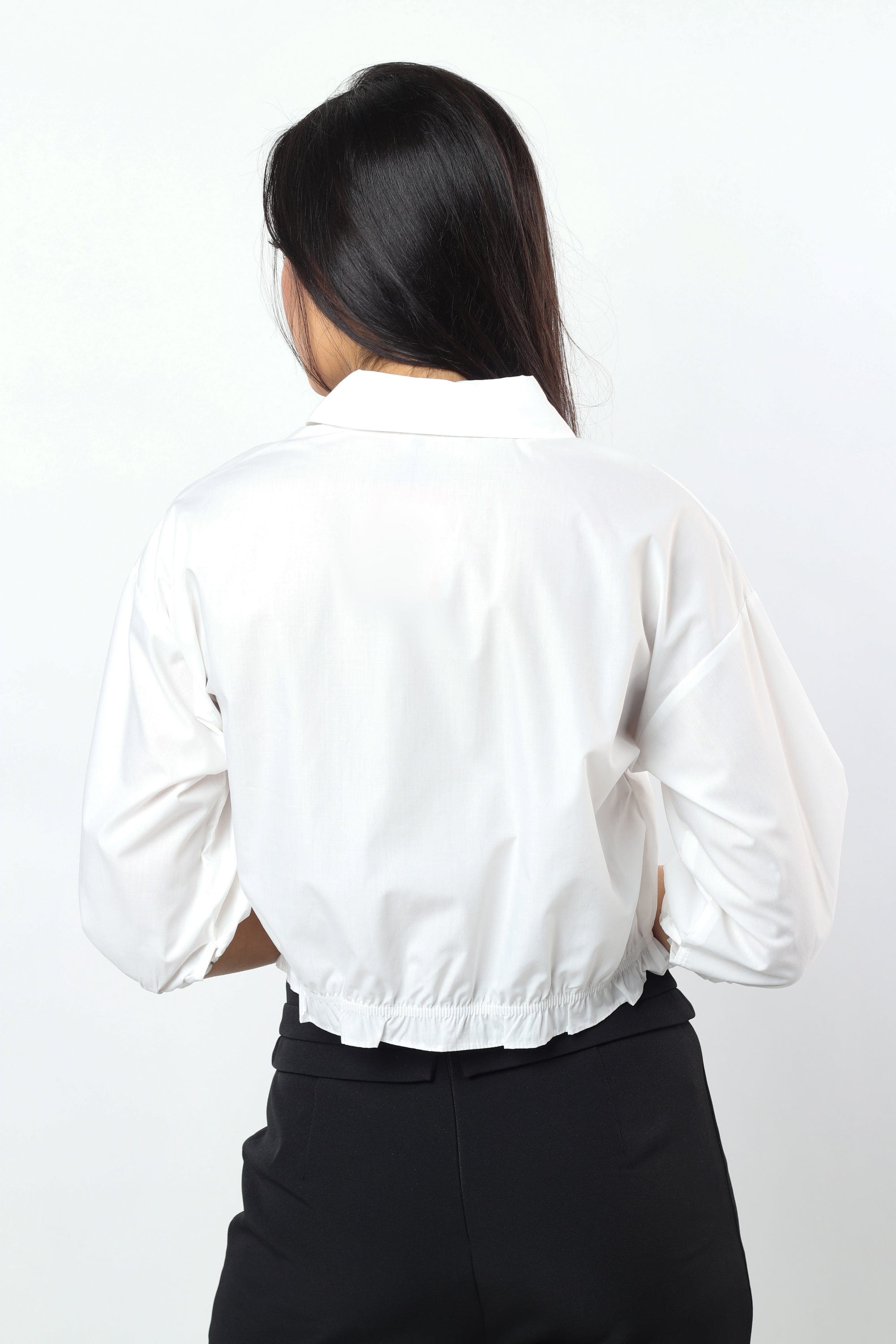 نتشي بلوزة برباط على الخصر بأزرار أمامية وياقة 3/4 كم نسائي