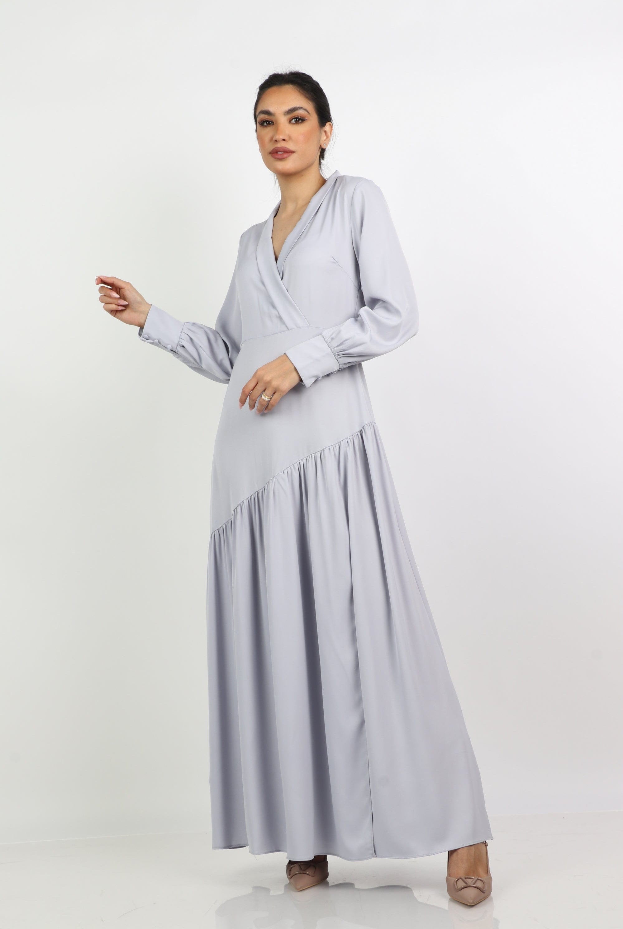 نتشي فستان بكم منفوخ طويل بفتحة صدر سبعة