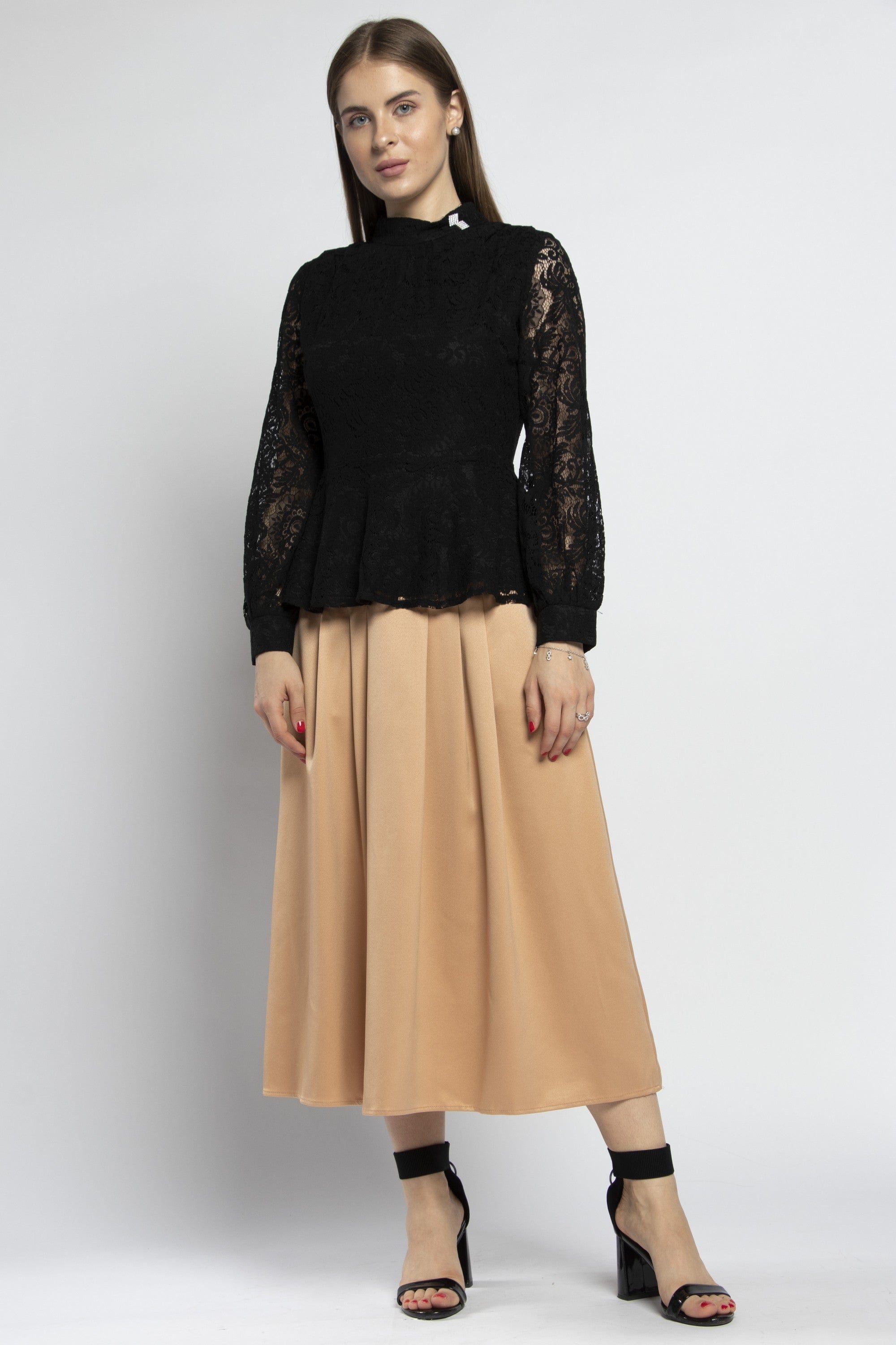 نتشي تنورة ميدي كسرات أمامية عريضة مع حزام عريض مزين بأزرار