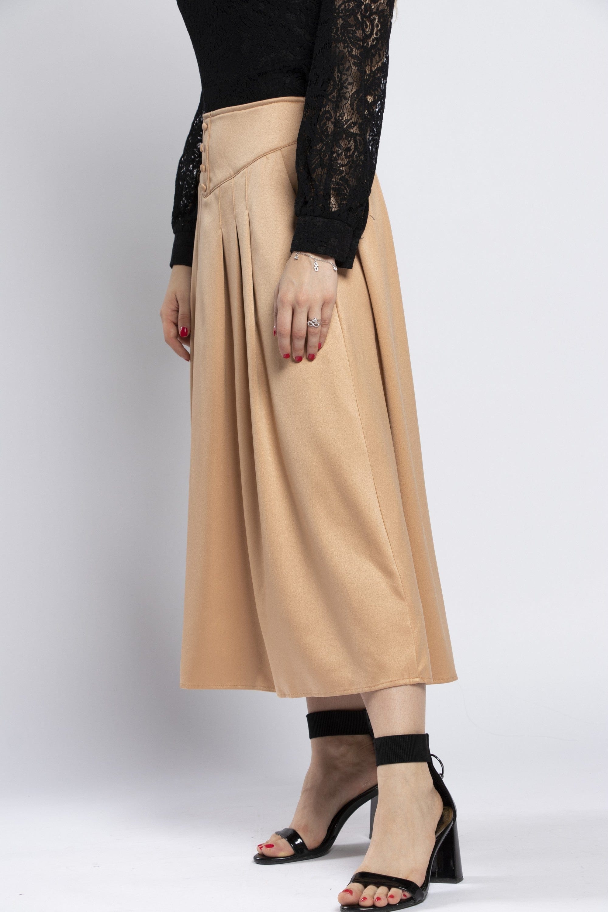 نتشي تنورة ميدي كسرات أمامية عريضة مع حزام عريض مزين بأزرار