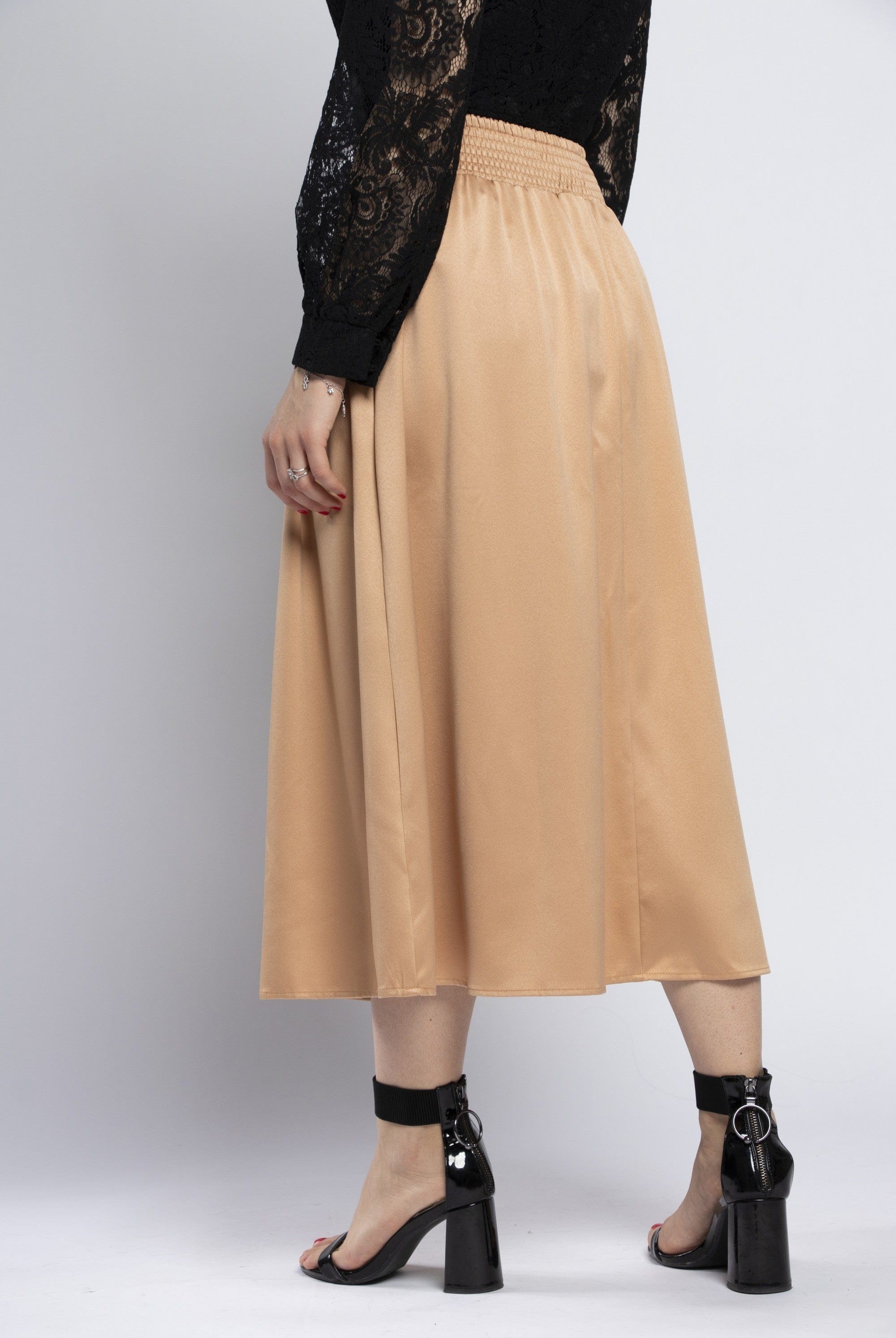 نتشي تنورة ميدي كسرات أمامية عريضة مع حزام عريض مزين بأزرار