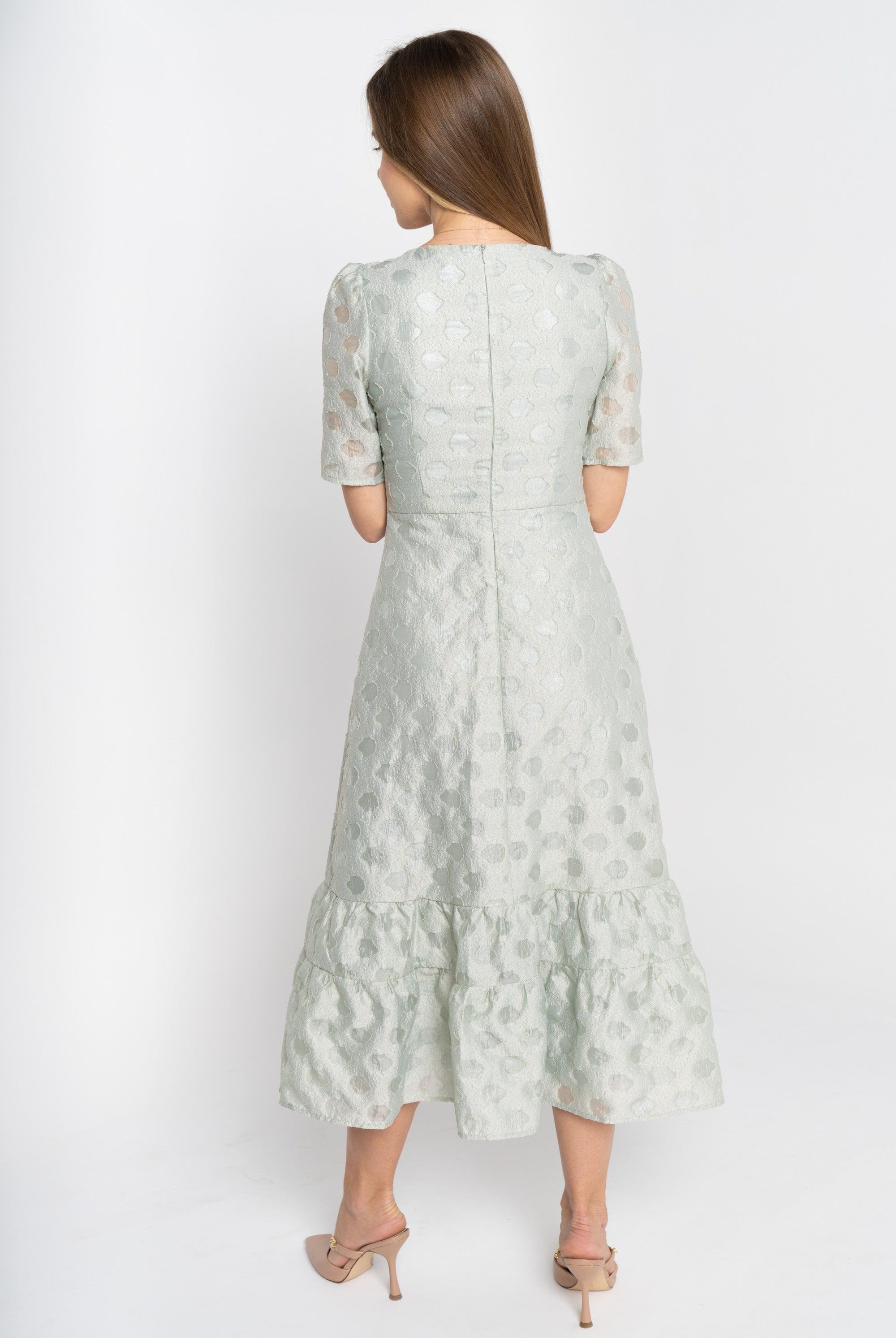 نتشي فستان قصير مطرز بياقة مربعة كم قصير نسائي