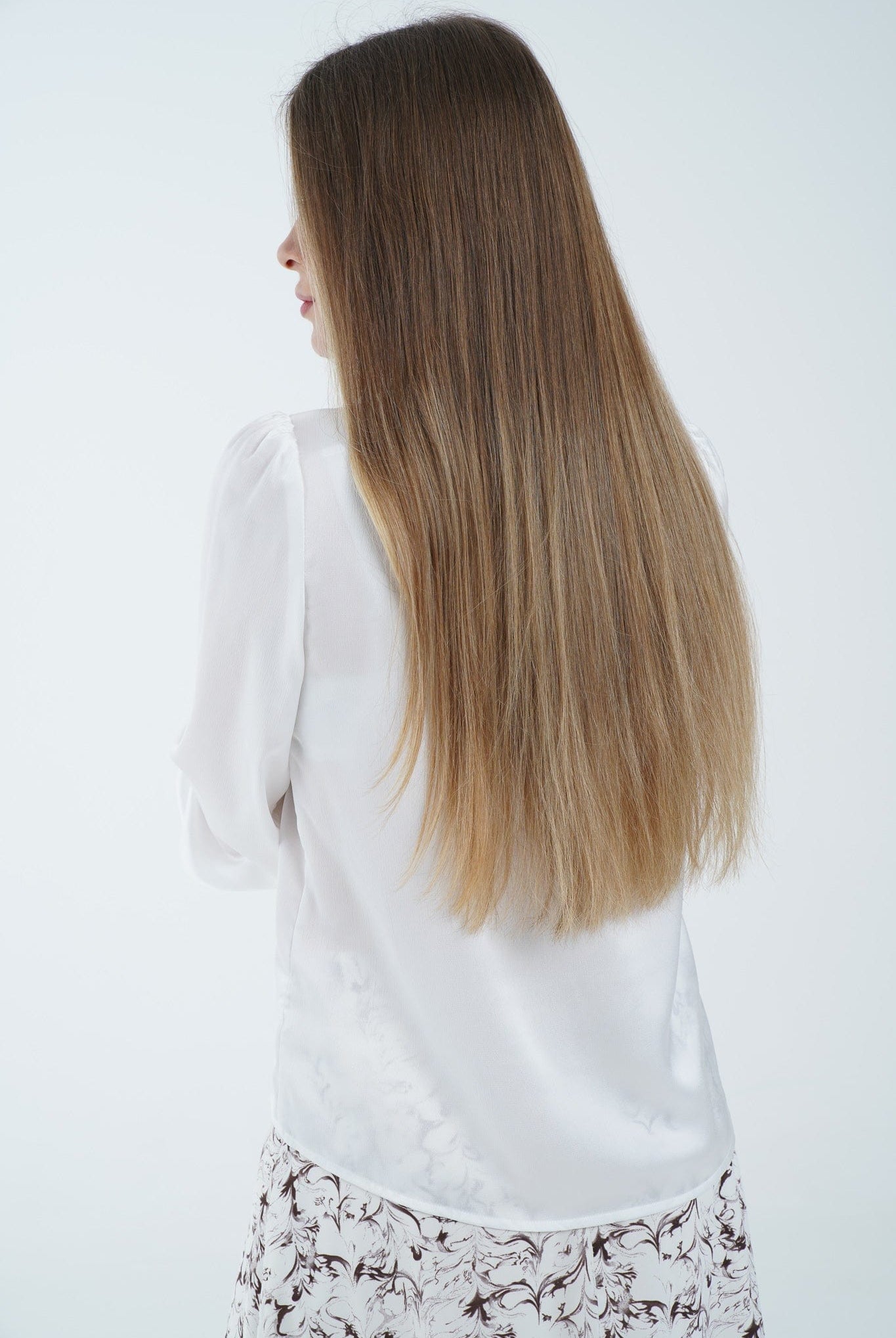 نتشي توب سادة كلاسيك بياقة مطرزة كم طويل بف نسائي