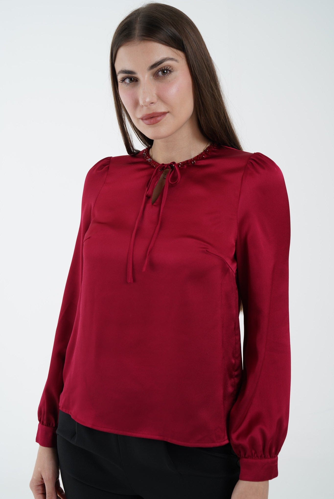 نتشي توب سادة كلاسيك بياقة مطرزة كم طويل بف نسائي