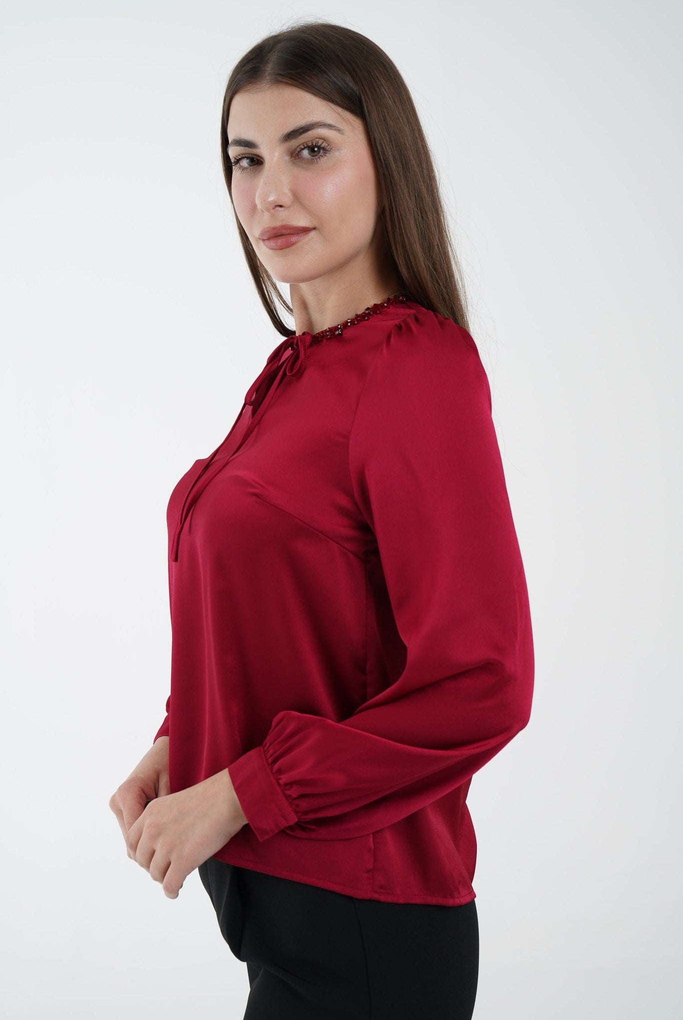 نتشي توب سادة كلاسيك بياقة مطرزة كم طويل بف نسائي