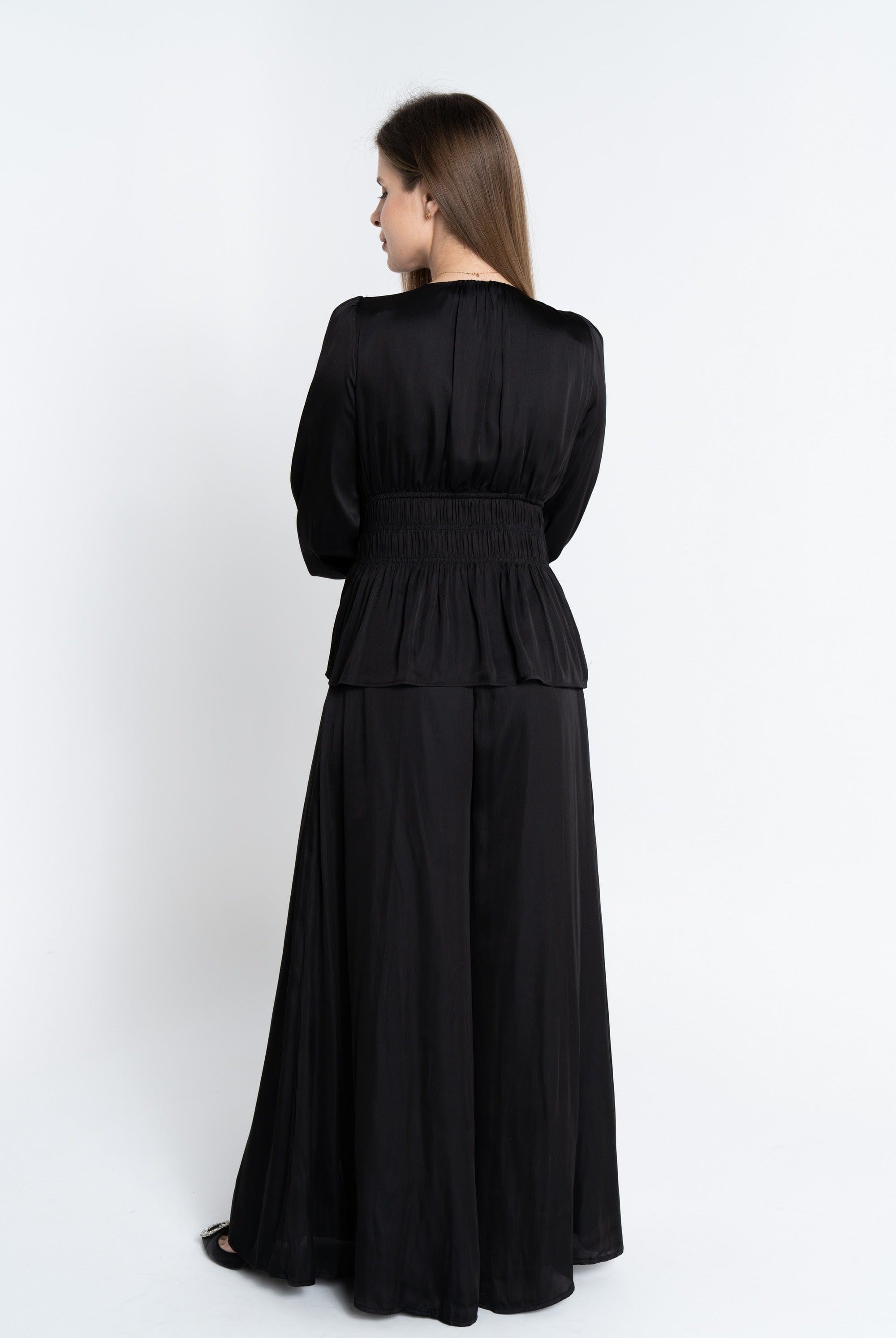 نتشي بنطلون طويل واسع على شكل تنورة نسائي