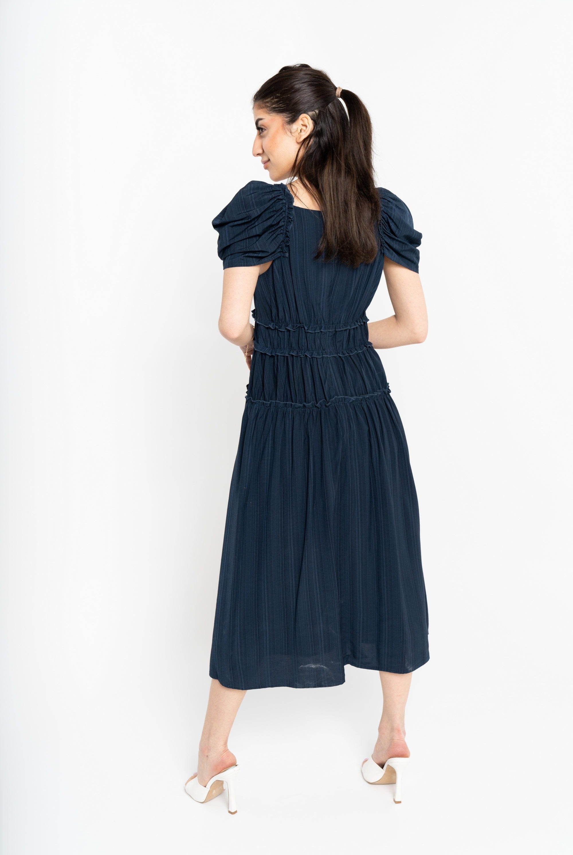 نتشي فستان ميدي أكمام قصير بف بفتحة صدر مربعة أزرق داكن