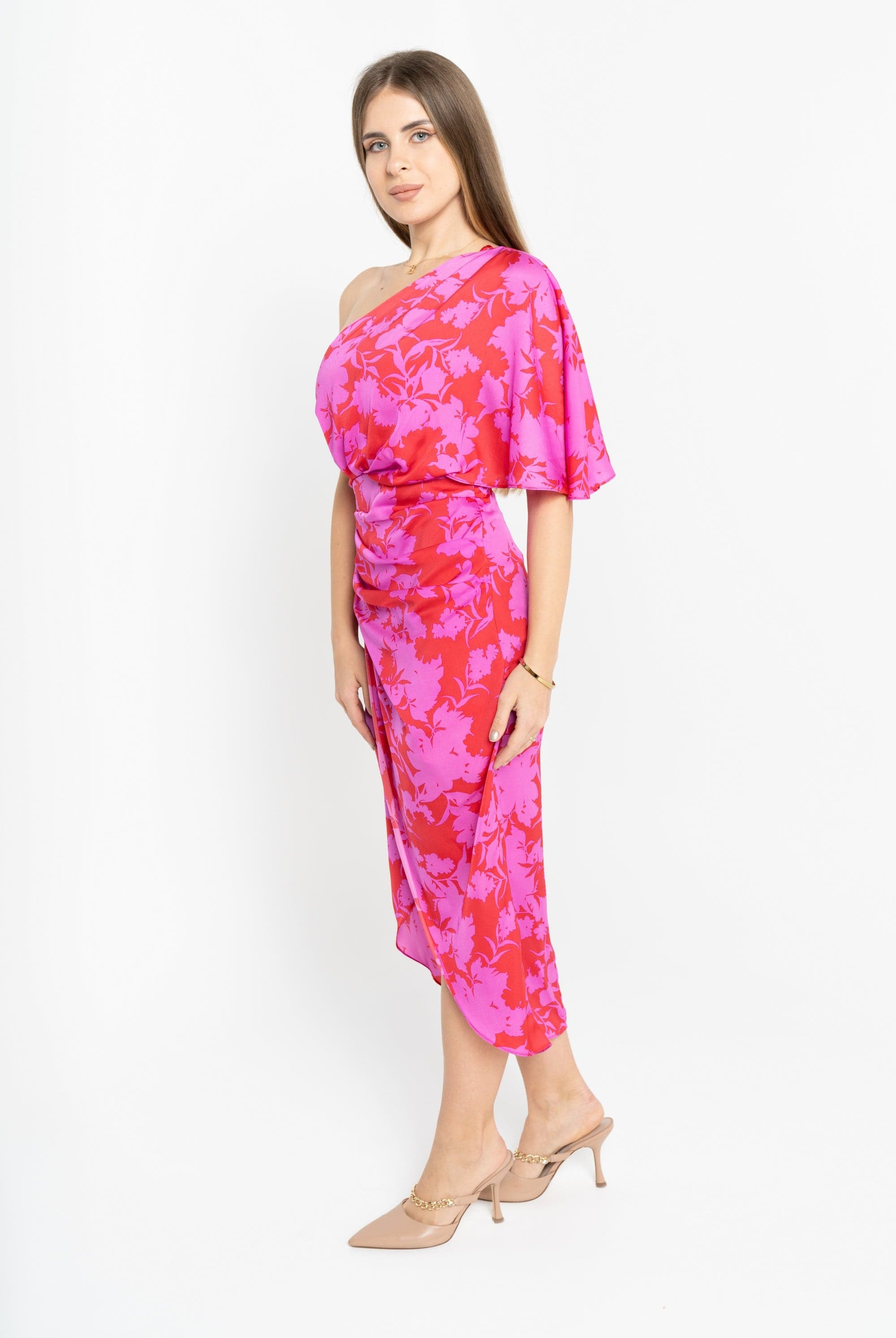 نتشي فستان ميدي على شكل فراشة مشجر كتف وكتف