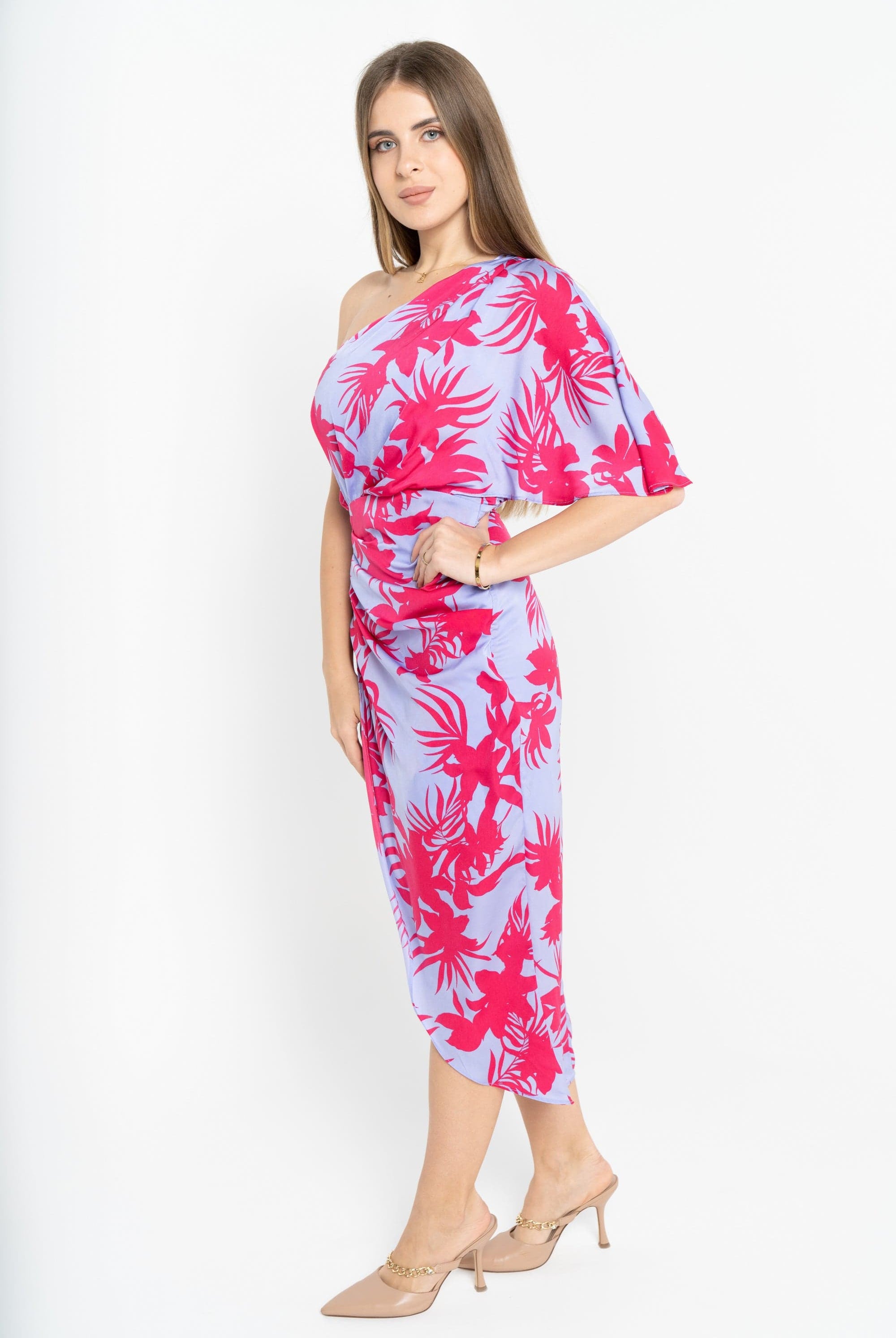 نتشي فستان ميدي على شكل فراشة مشجر كتف وكتف