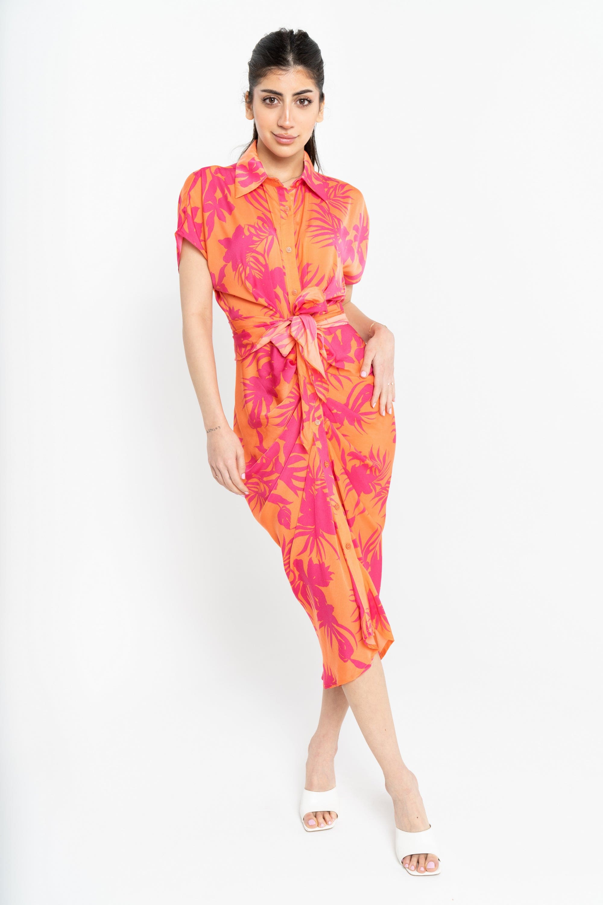 نتشي فستان ميدي أكمام قصير مشجر بحزام خصر