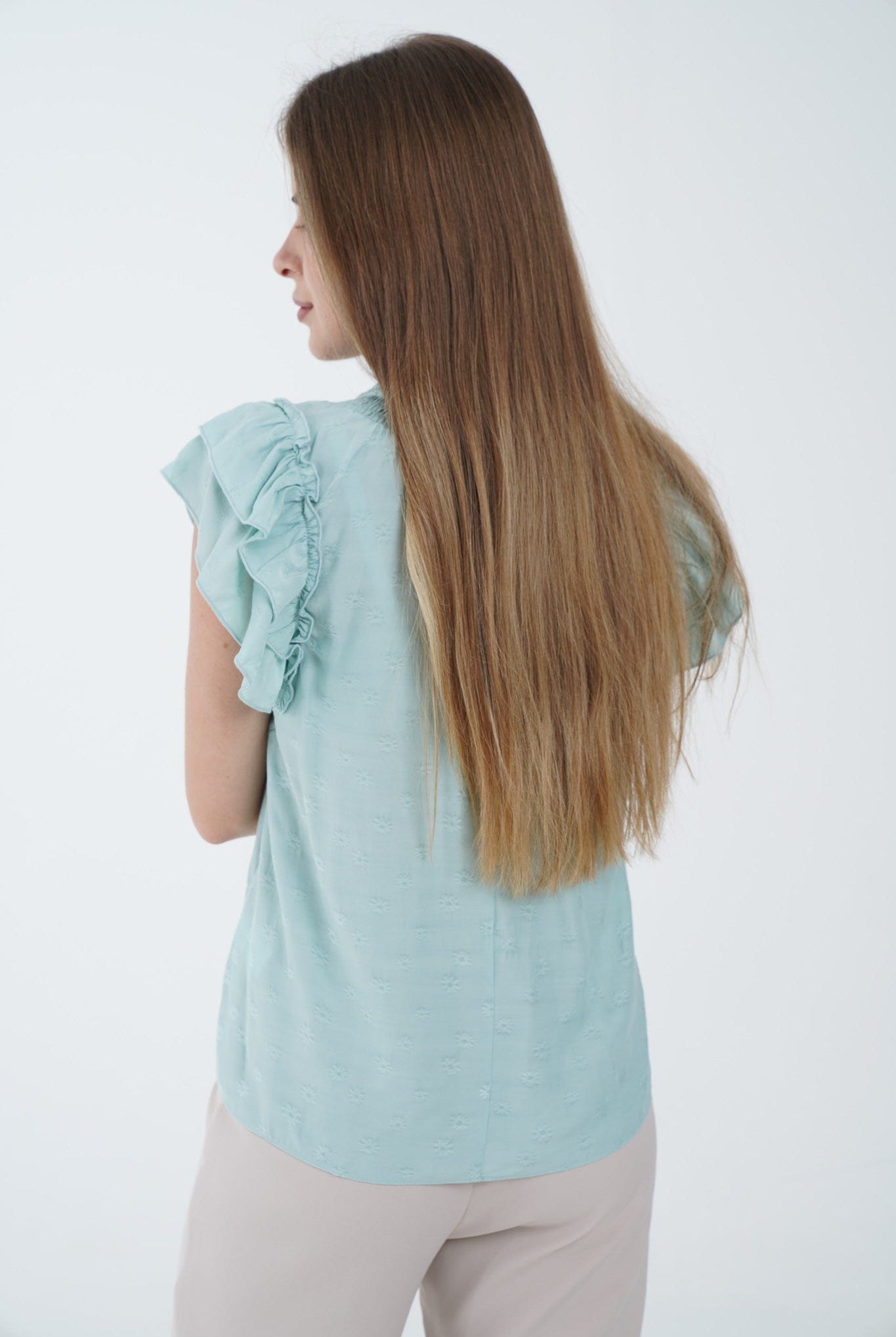 نتشي بلوزة بدون أكمام فراشة مفتوح من الصدر