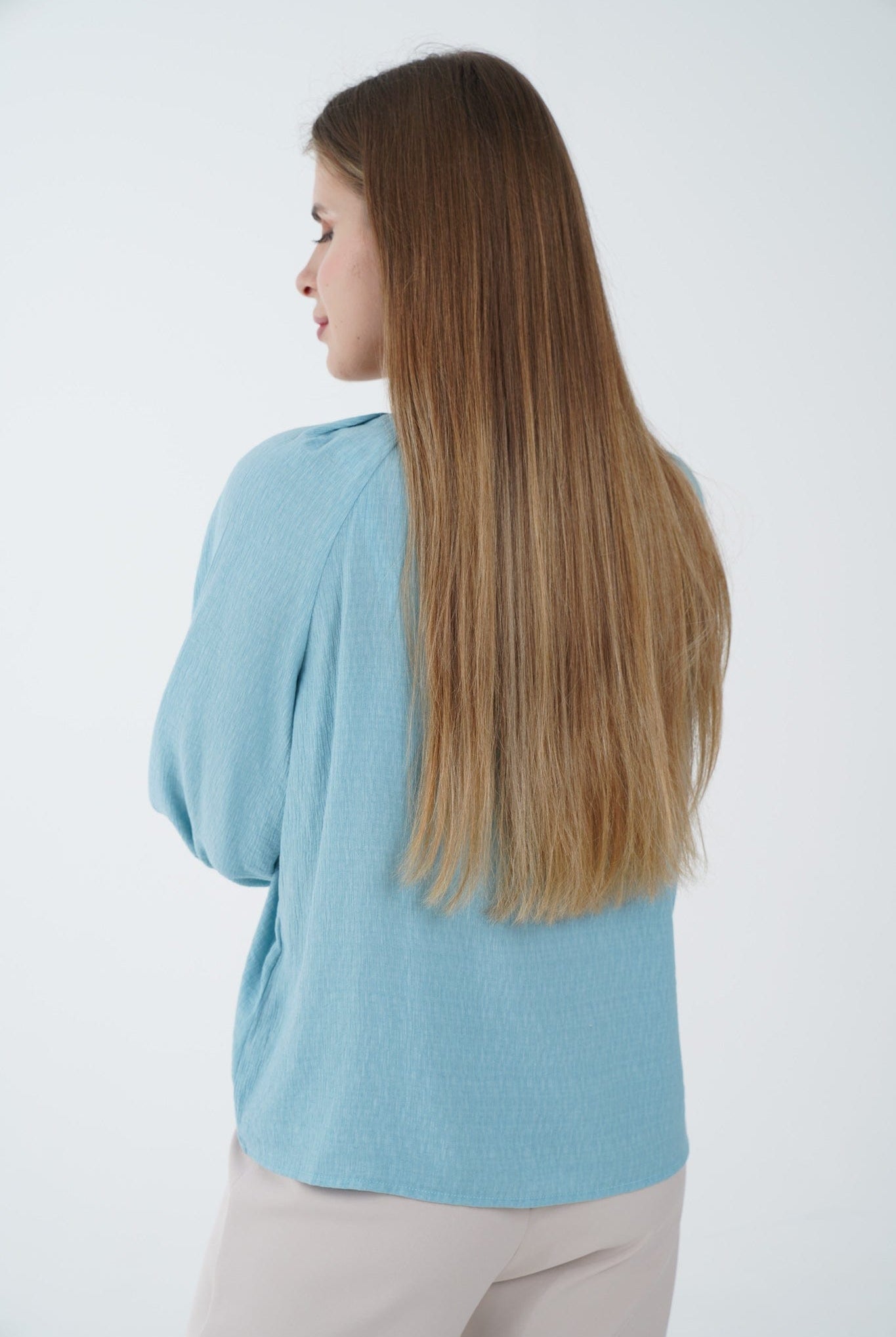 نتشي توب سادة بفتحة صدر ورباط 3/4 كم بف