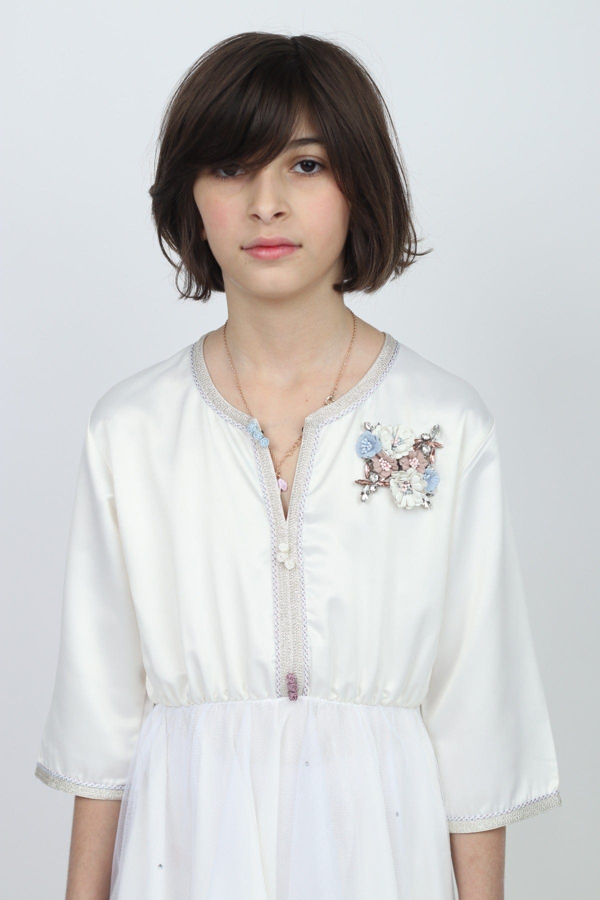 ديامانتين قفطان مطرز برباط 3/4 كم بيج فاتح