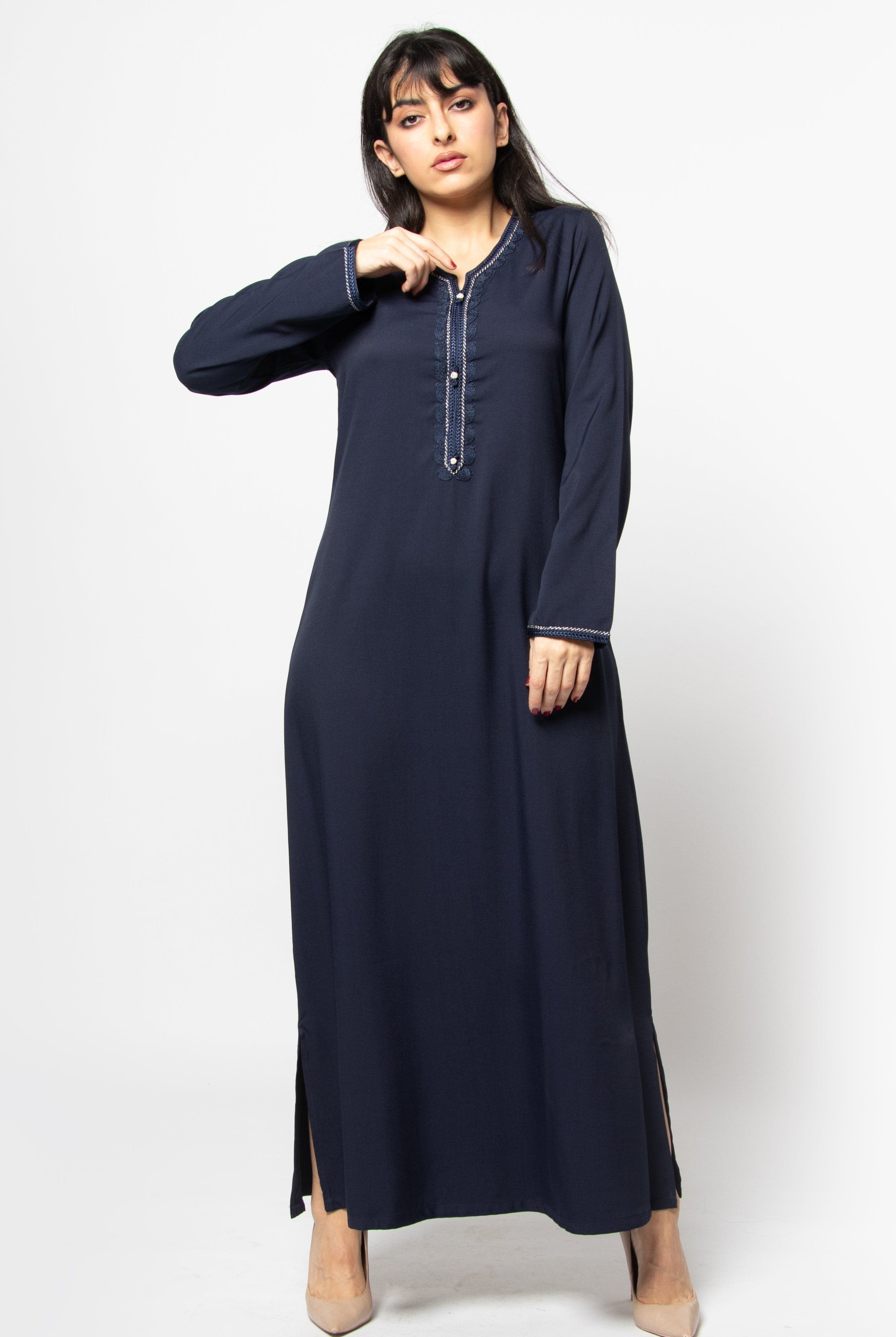 ديامانتين جلابية للنساء باكمام طويلة مزينة بتطريز على الصدر ونهاية الاكمام أزرق غامق