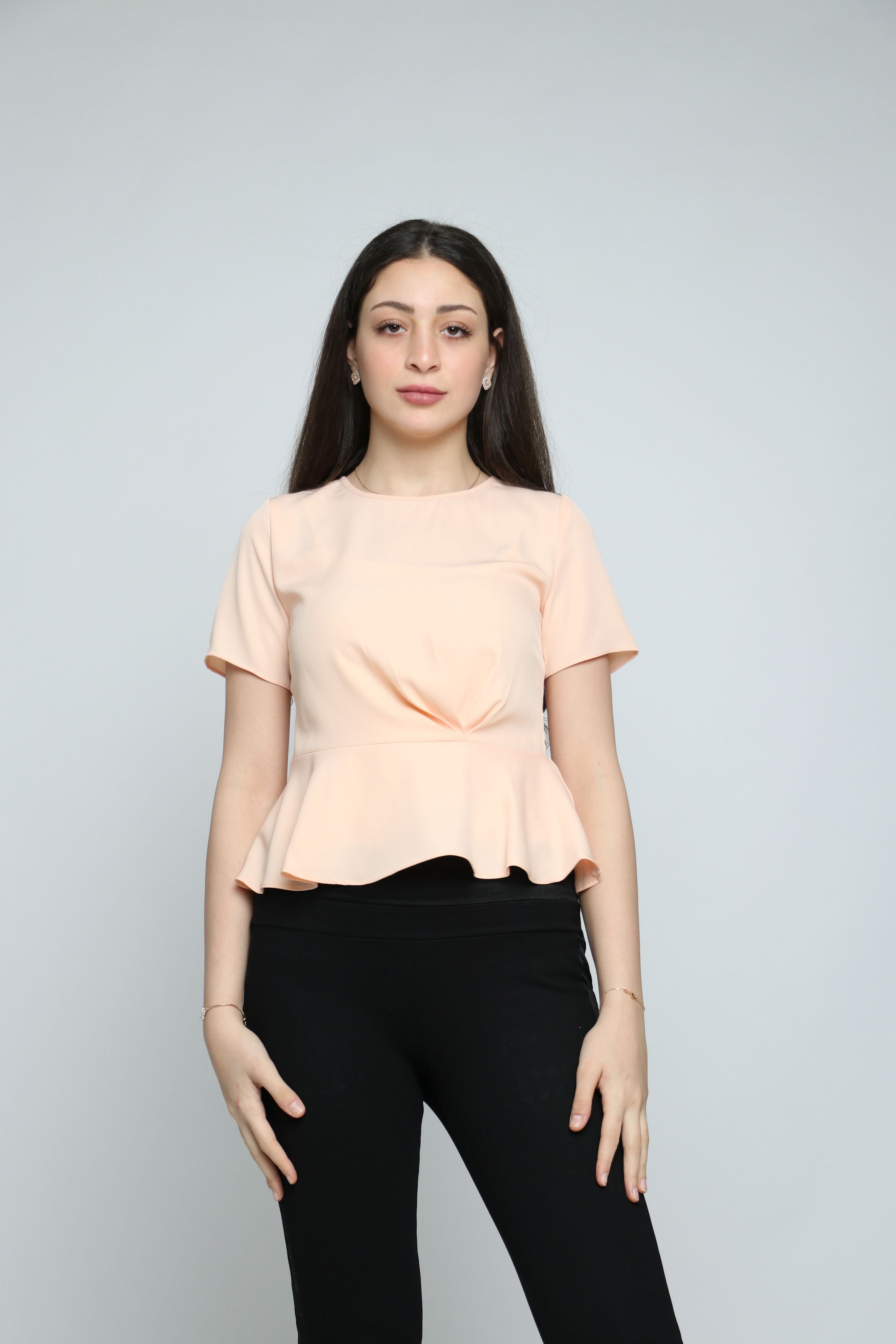 نتشي بلوزة سادة مخصرة نص كم مع كشكشة من الأسفل نسائي