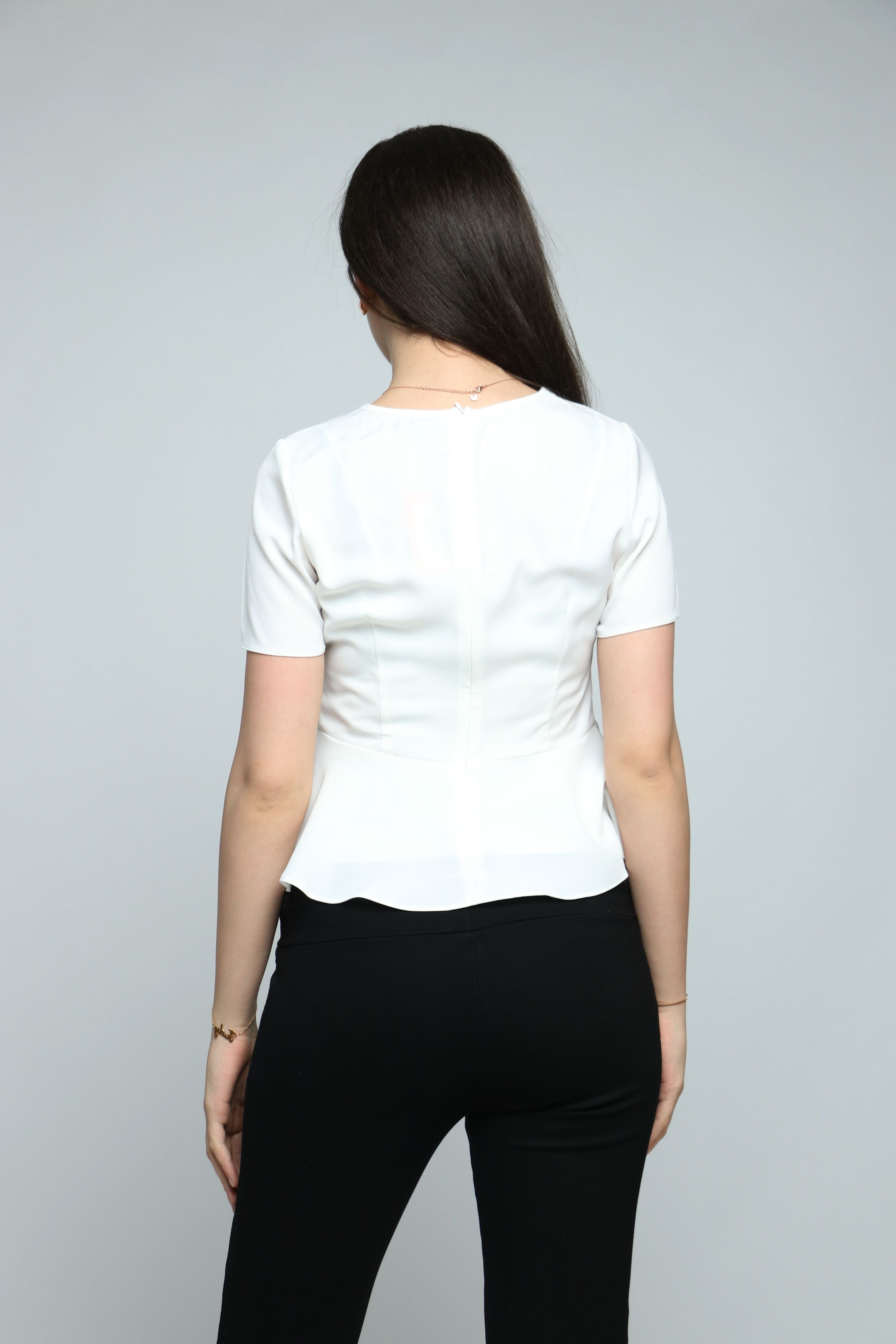 نتشي بلوزة سادة مخصرة نص كم مع كشكشة من الأسفل نسائي