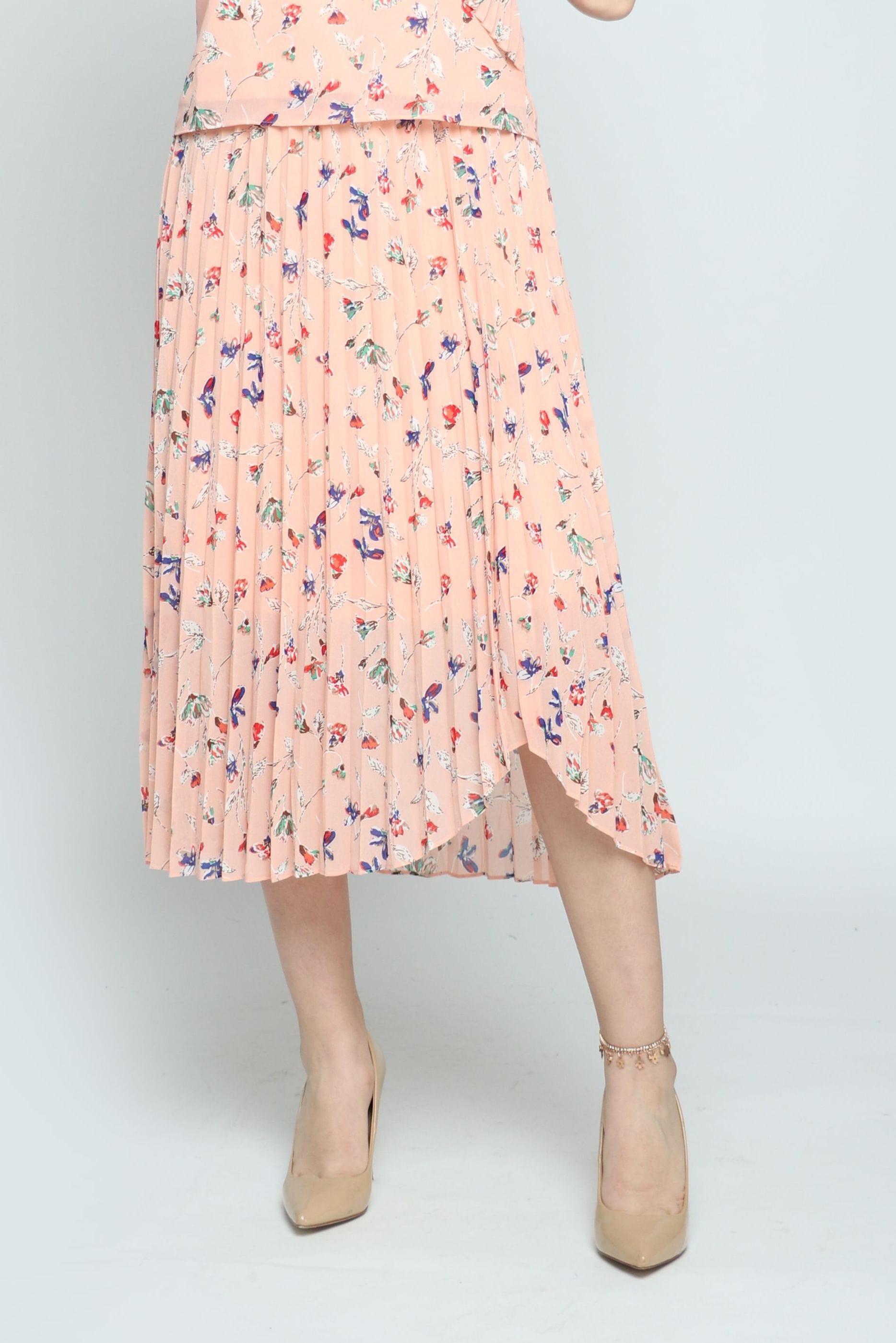 نتشي تنورة ميدي منقوشة بنمط فراشات بكسرات