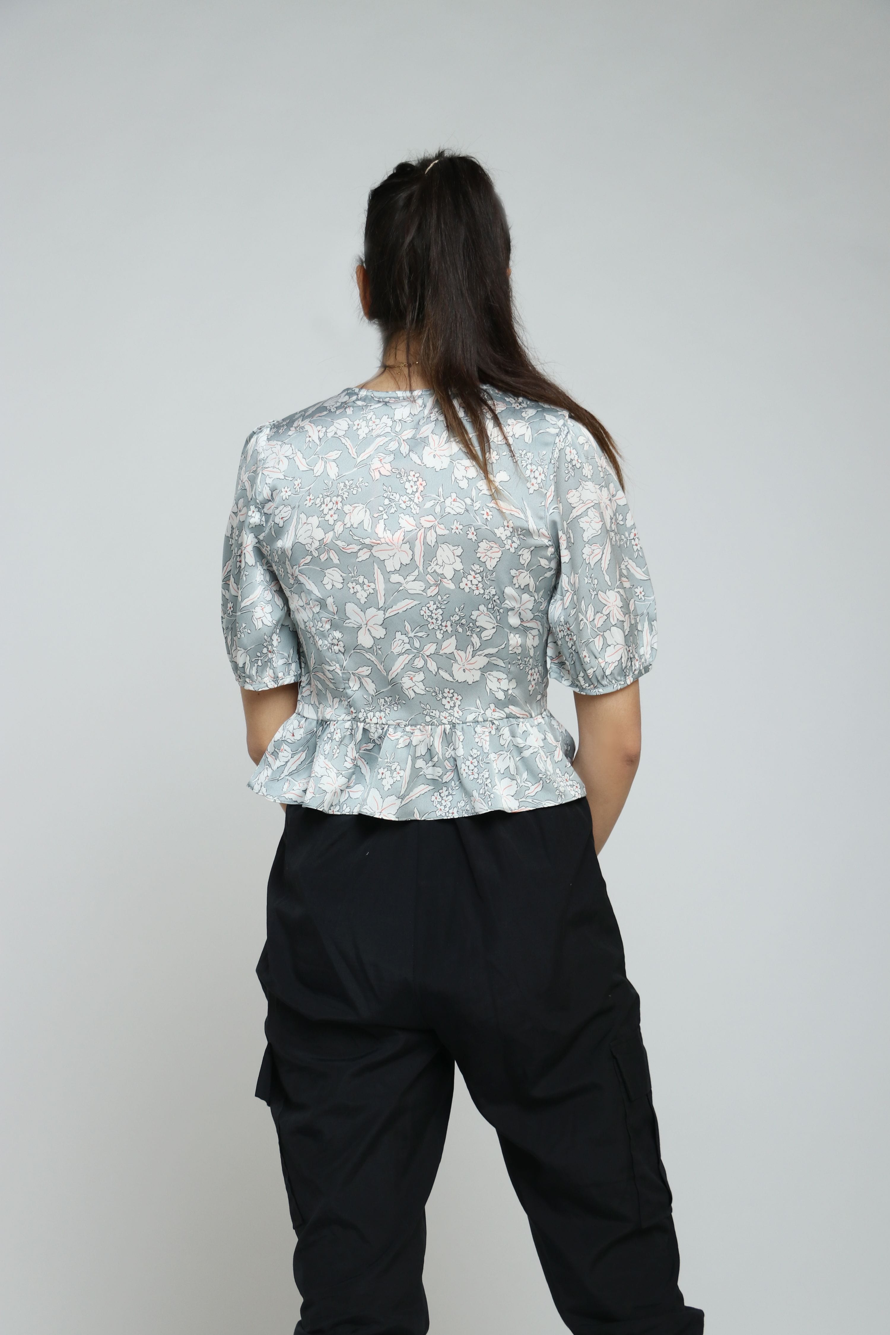 نتشي بلوزة ستان مشجرة مخصرة بفتحة سبعة كم قصير منفوخ نسائي