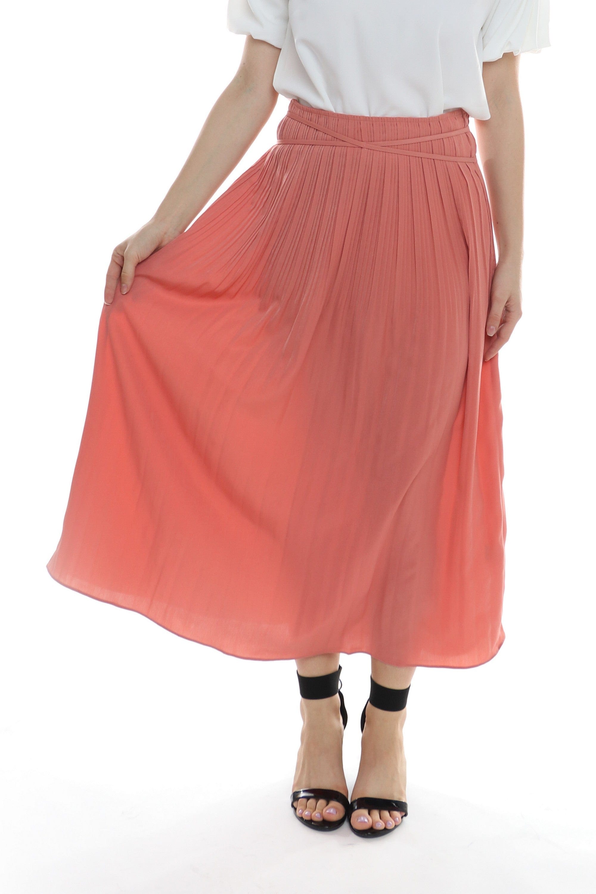 نتشي تنورة ميدي واسعة بكسرات برباط خصر