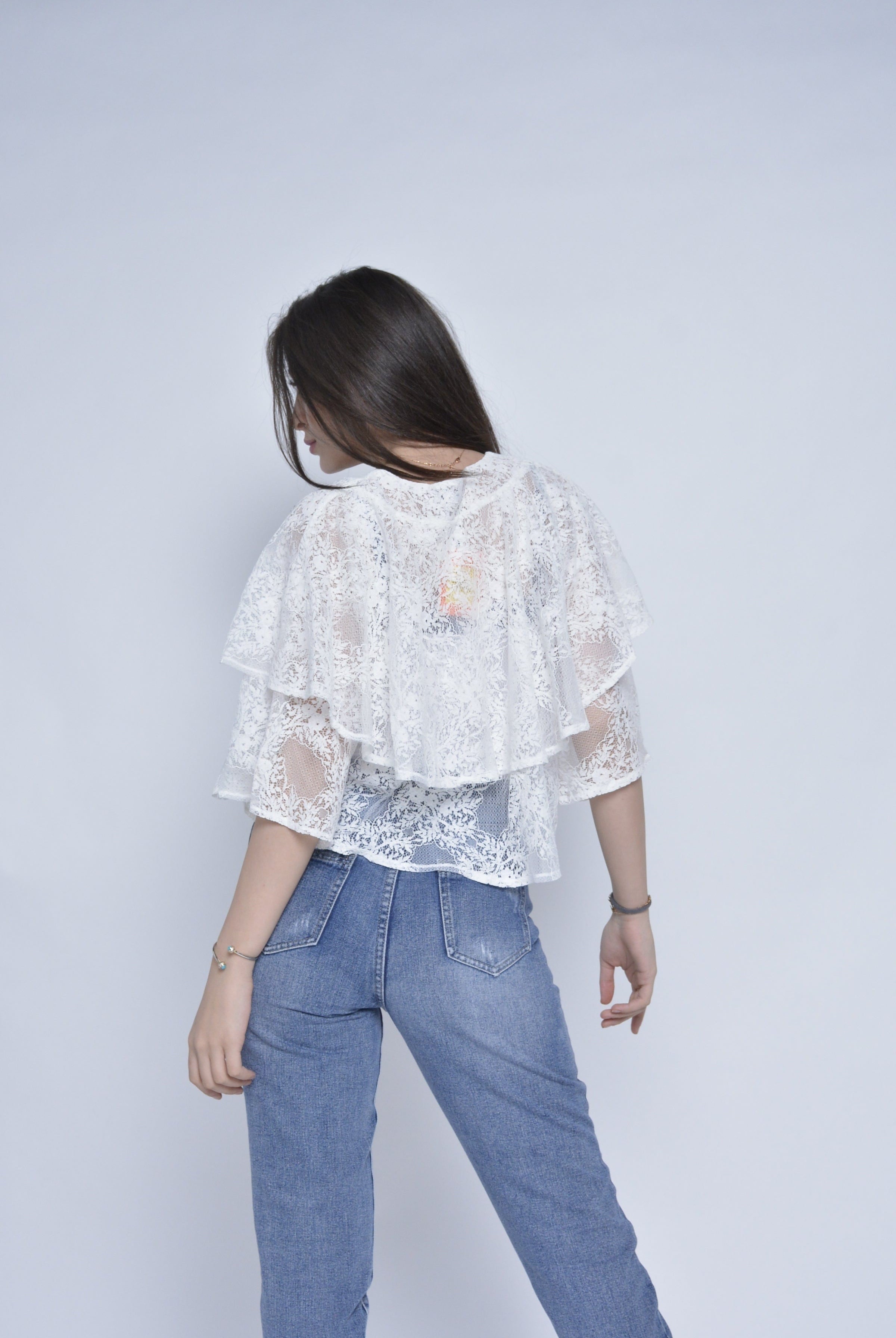 نتشي بلوزة دانتيل فراشة مفتوحة طبقتين بزرار نص كم نسائي