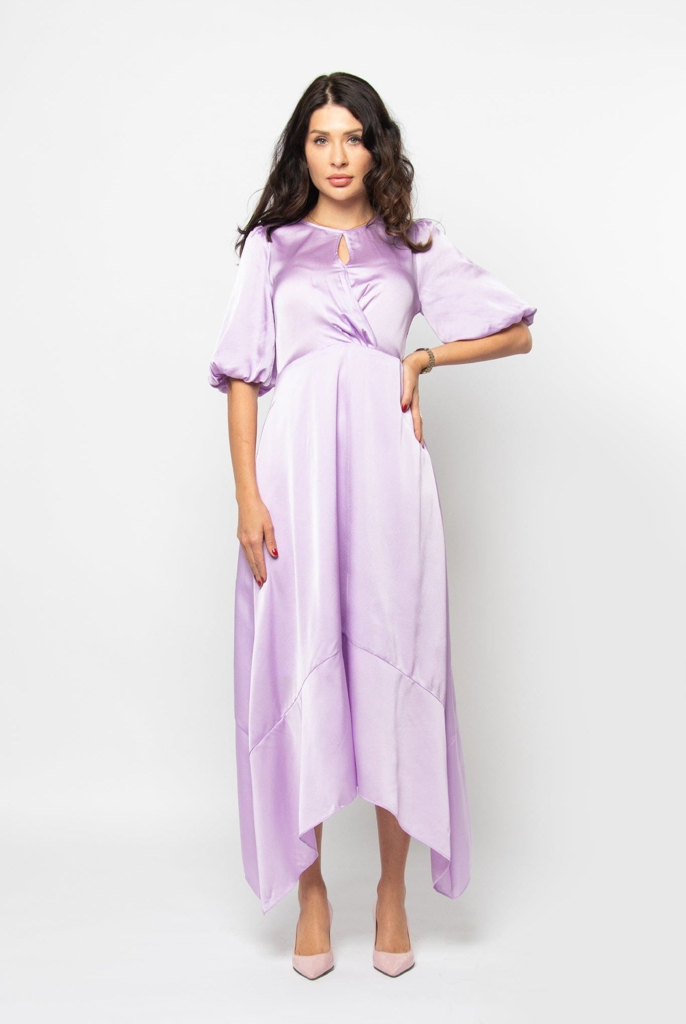 نتشي فستان ميدي قصير الأكمام طويل من الأمام وقصير من الخلف