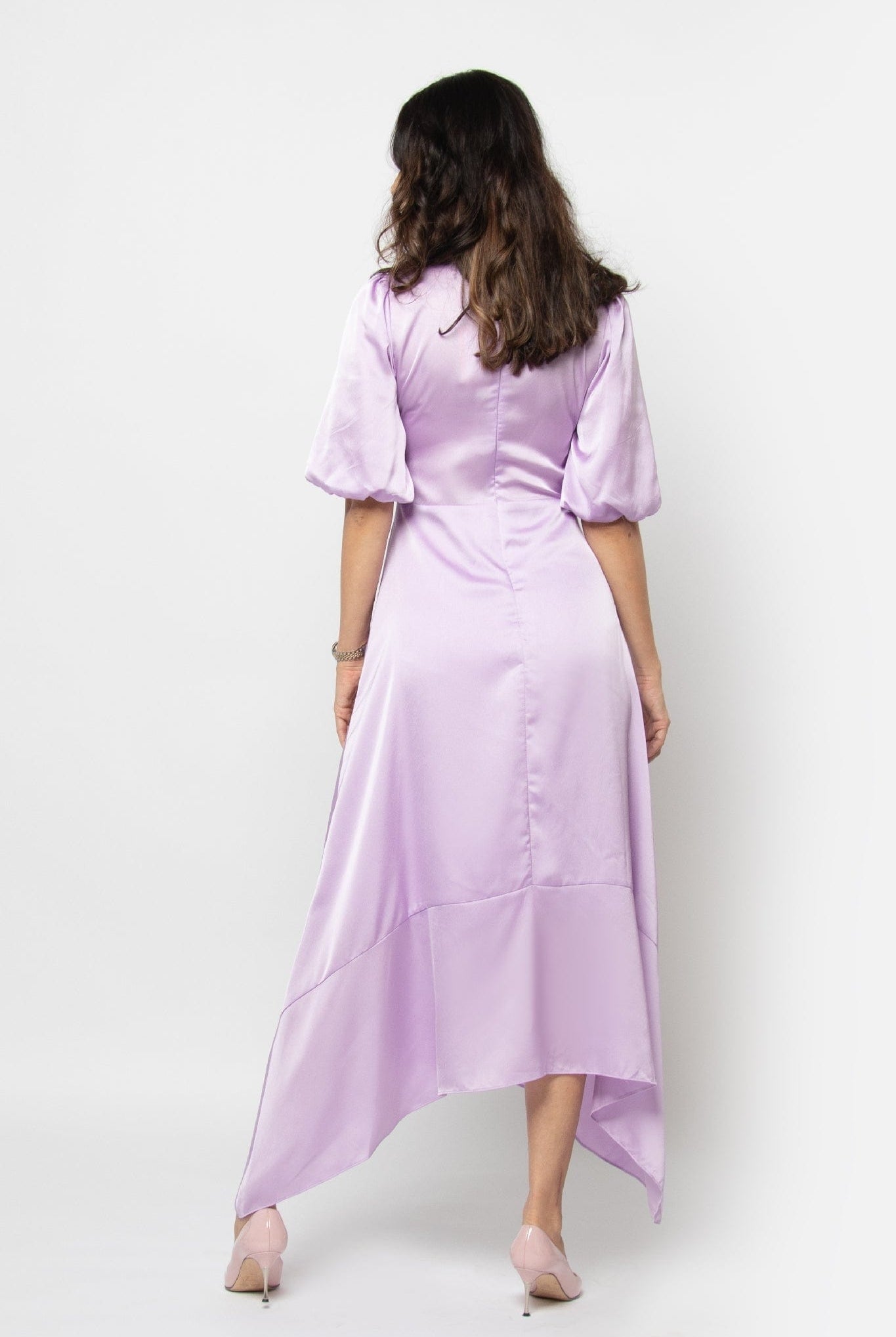 نتشي فستان ميدي قصير الأكمام طويل من الأمام وقصير من الخلف