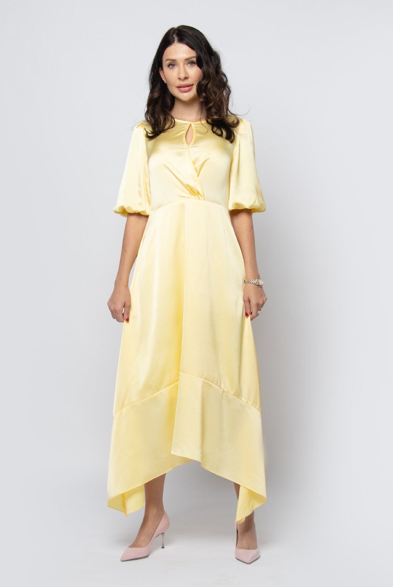 نتشي فستان ميدي قصير الأكمام طويل من الأمام وقصير من الخلف