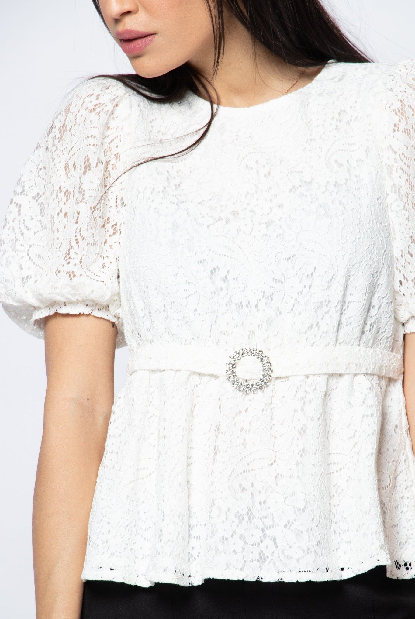 نتشي بلوزة دانتيل بحزام كم قصير منفوخ نسائي