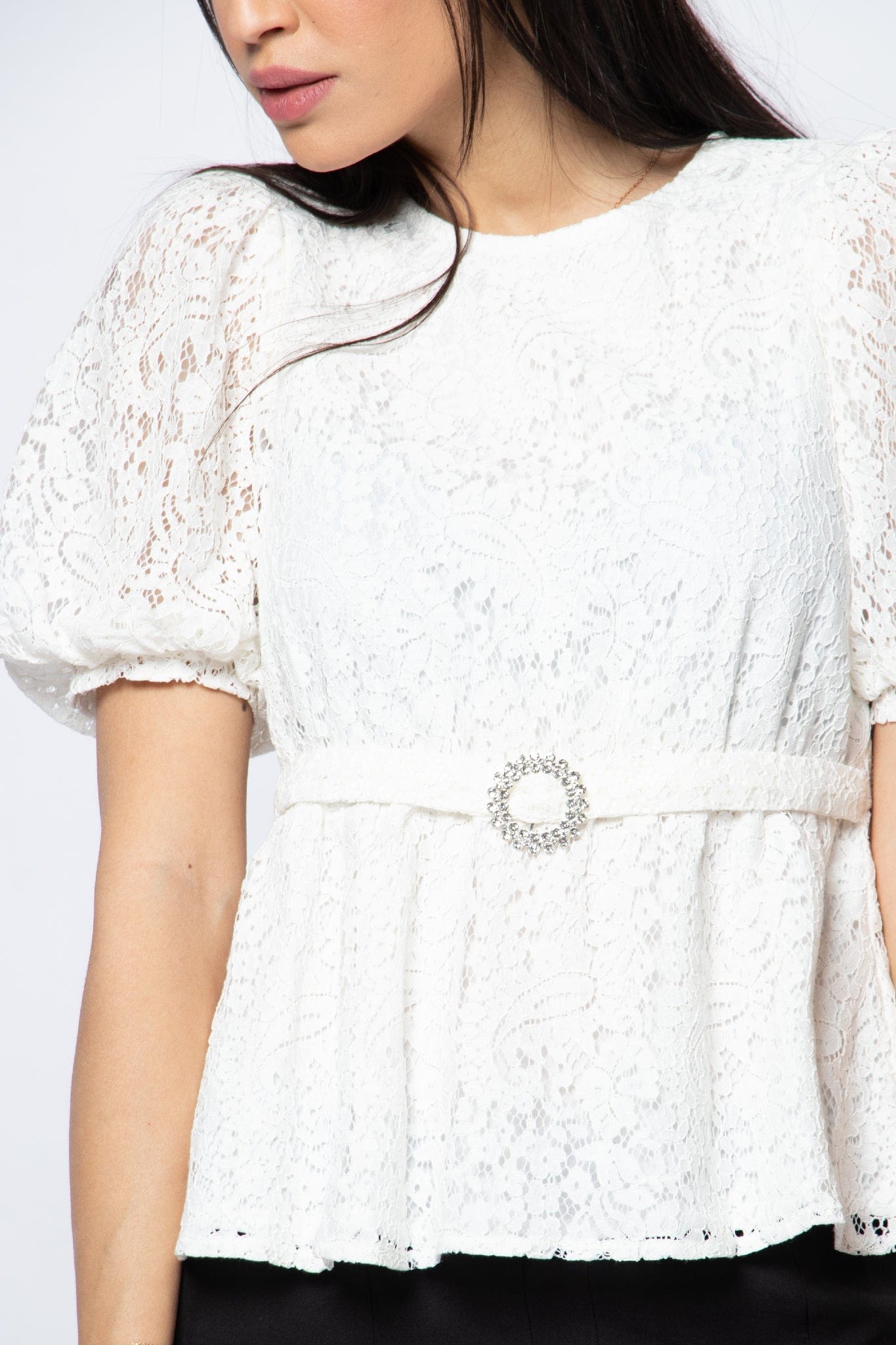 نتشي بلوزة دانتيل بحزام كم قصير منفوخ نسائي