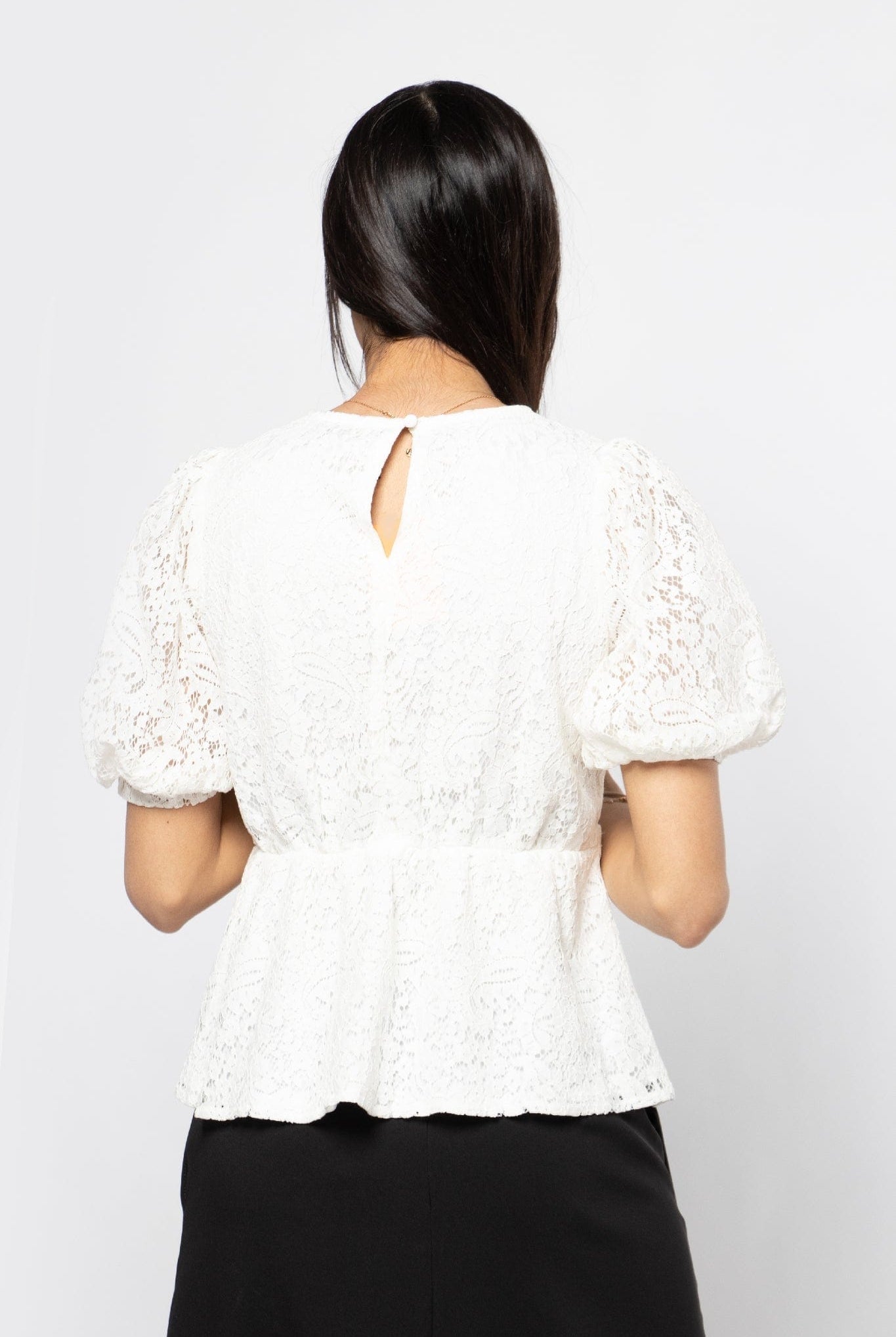 نتشي بلوزة دانتيل بحزام كم قصير منفوخ نسائي