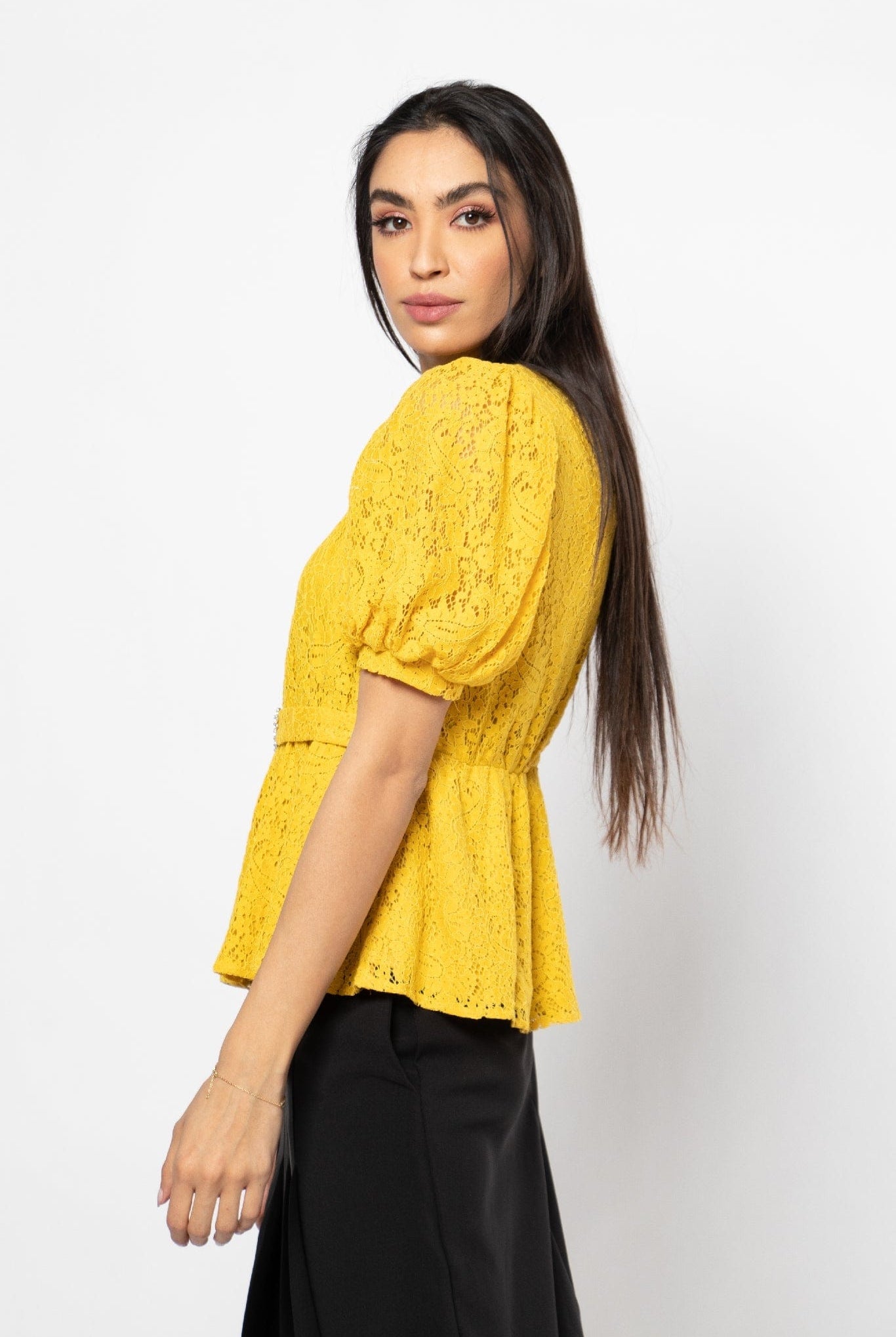 نتشي بلوزة دانتيل بحزام كم قصير منفوخ نسائي