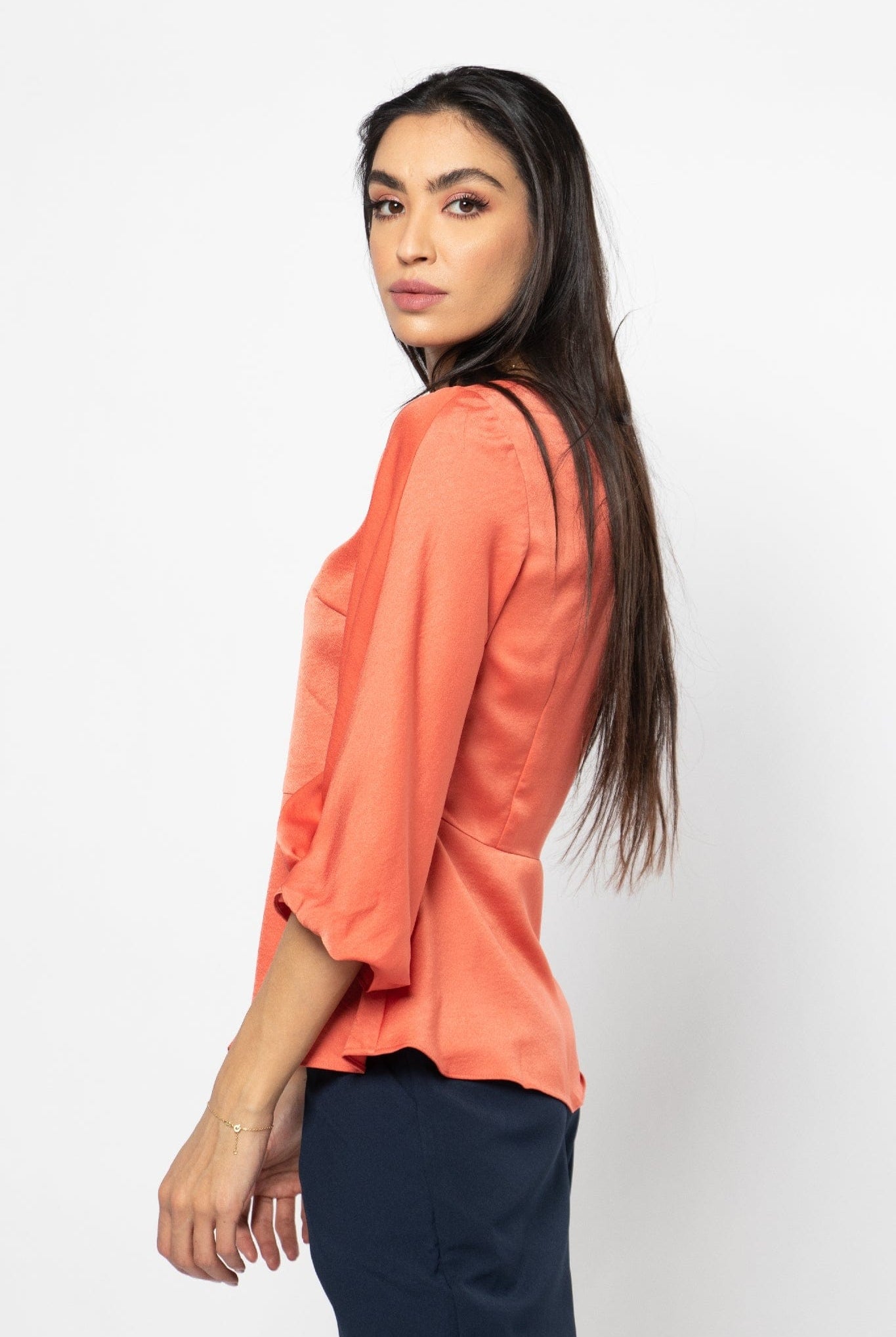 نتشي بلوزة رسمية ناعمة مزينة بأزرار أمامية وخصر كلوش 3/4 كم نسائي